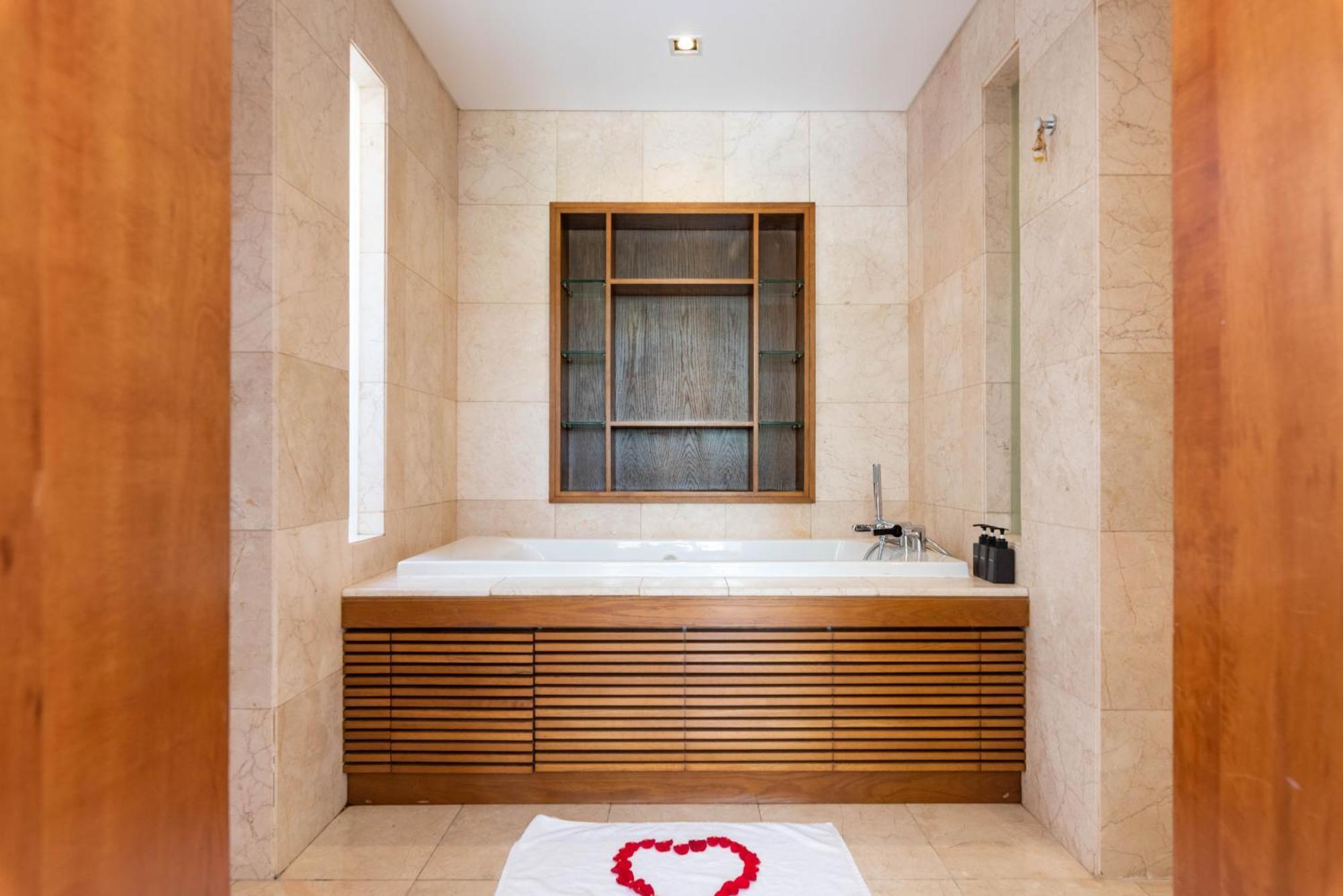 Resort Emblem Sea 3 Bedroom *