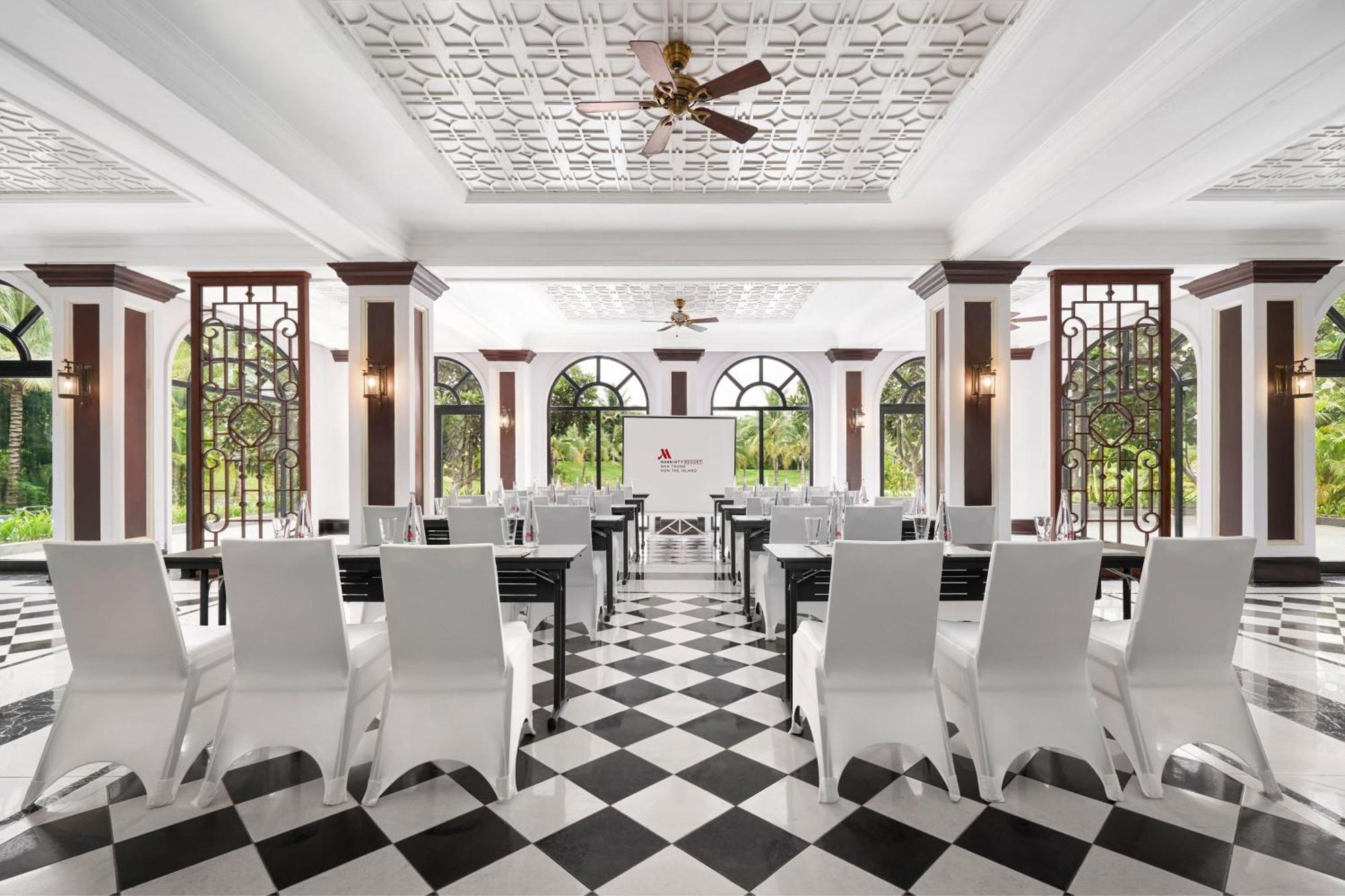 Vinpearl Discovery Sealink Khu nghỉ mát