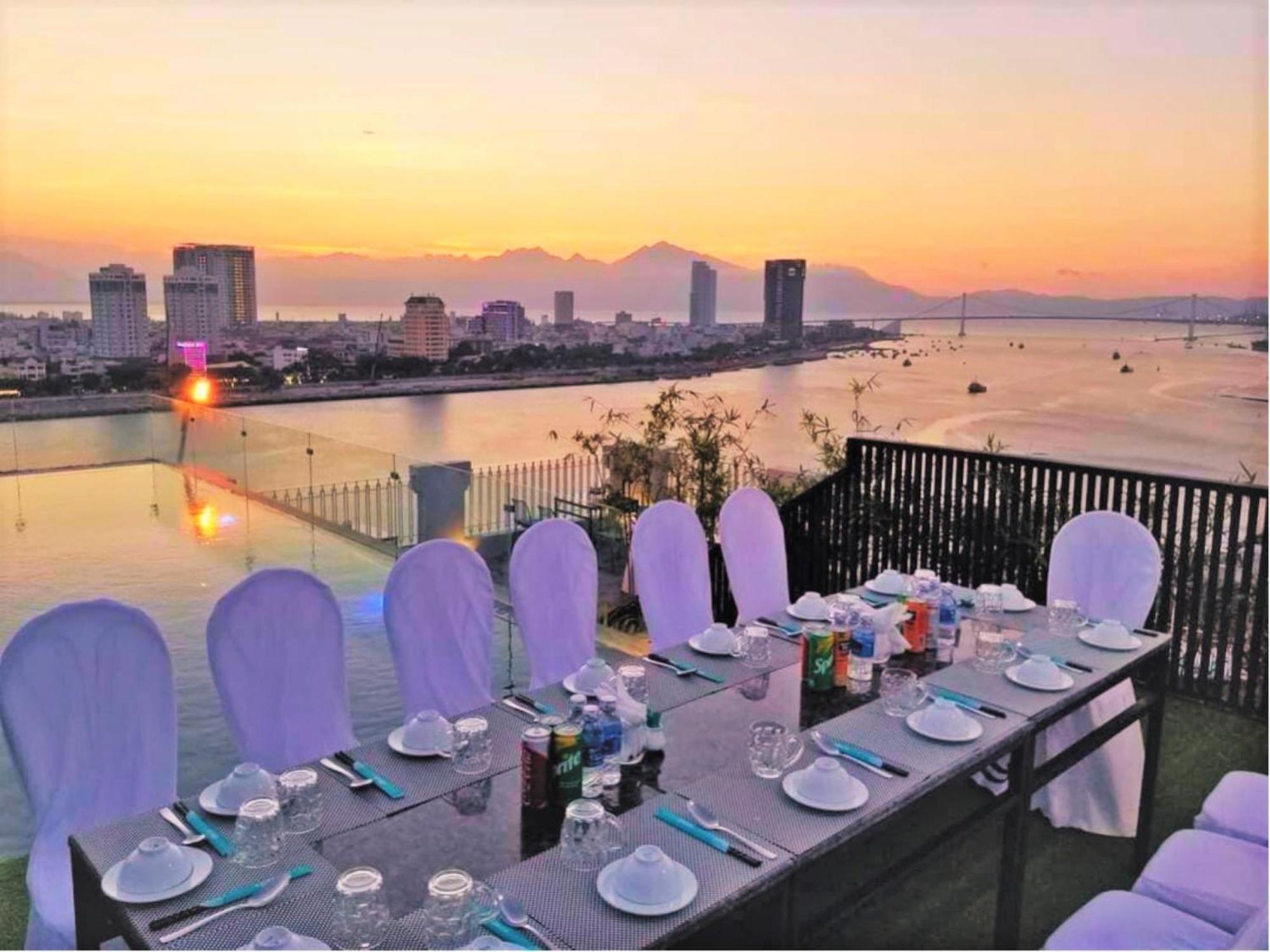 Ibiza Riverfront Powered By Aston