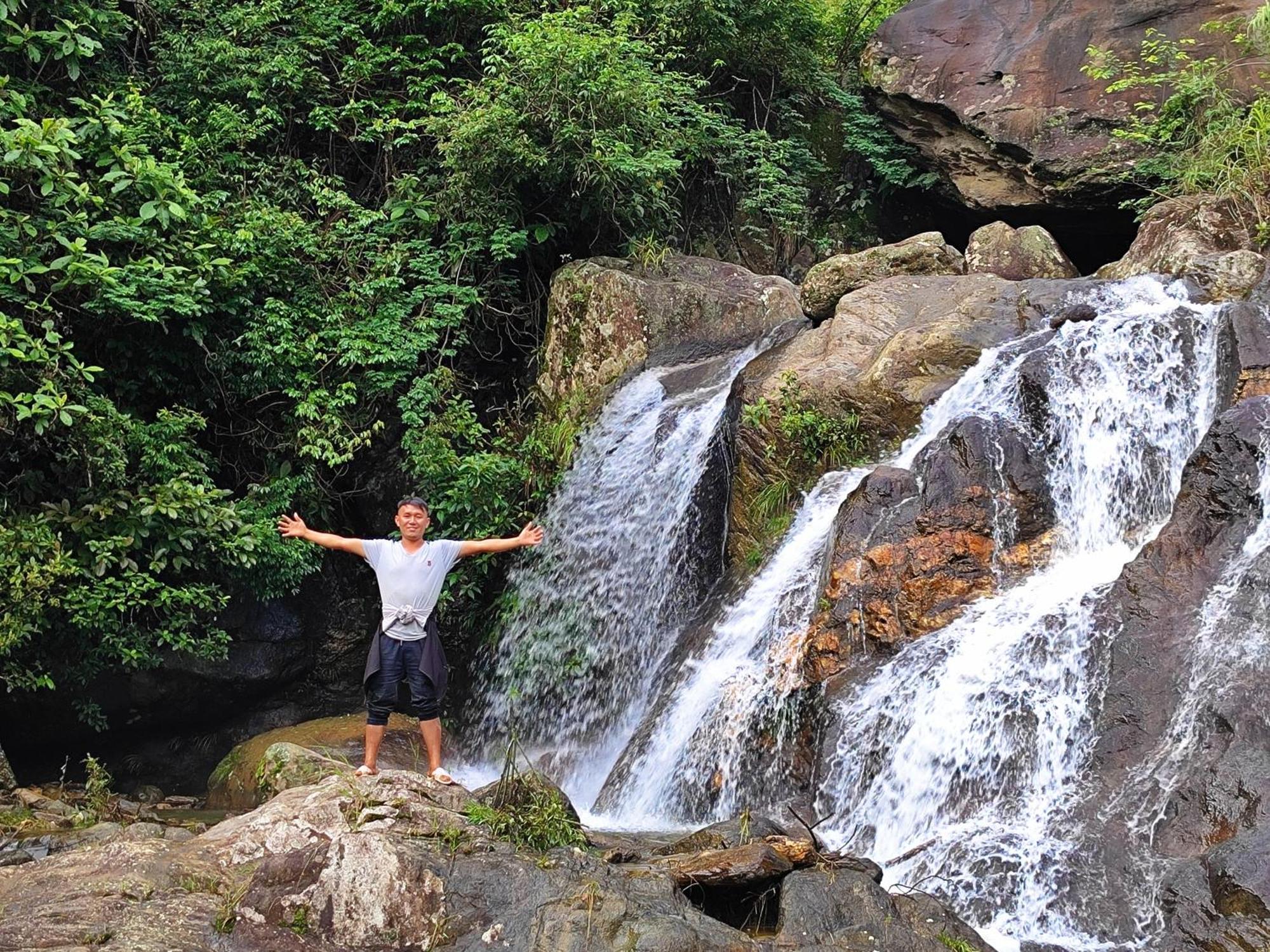 & Trekking *