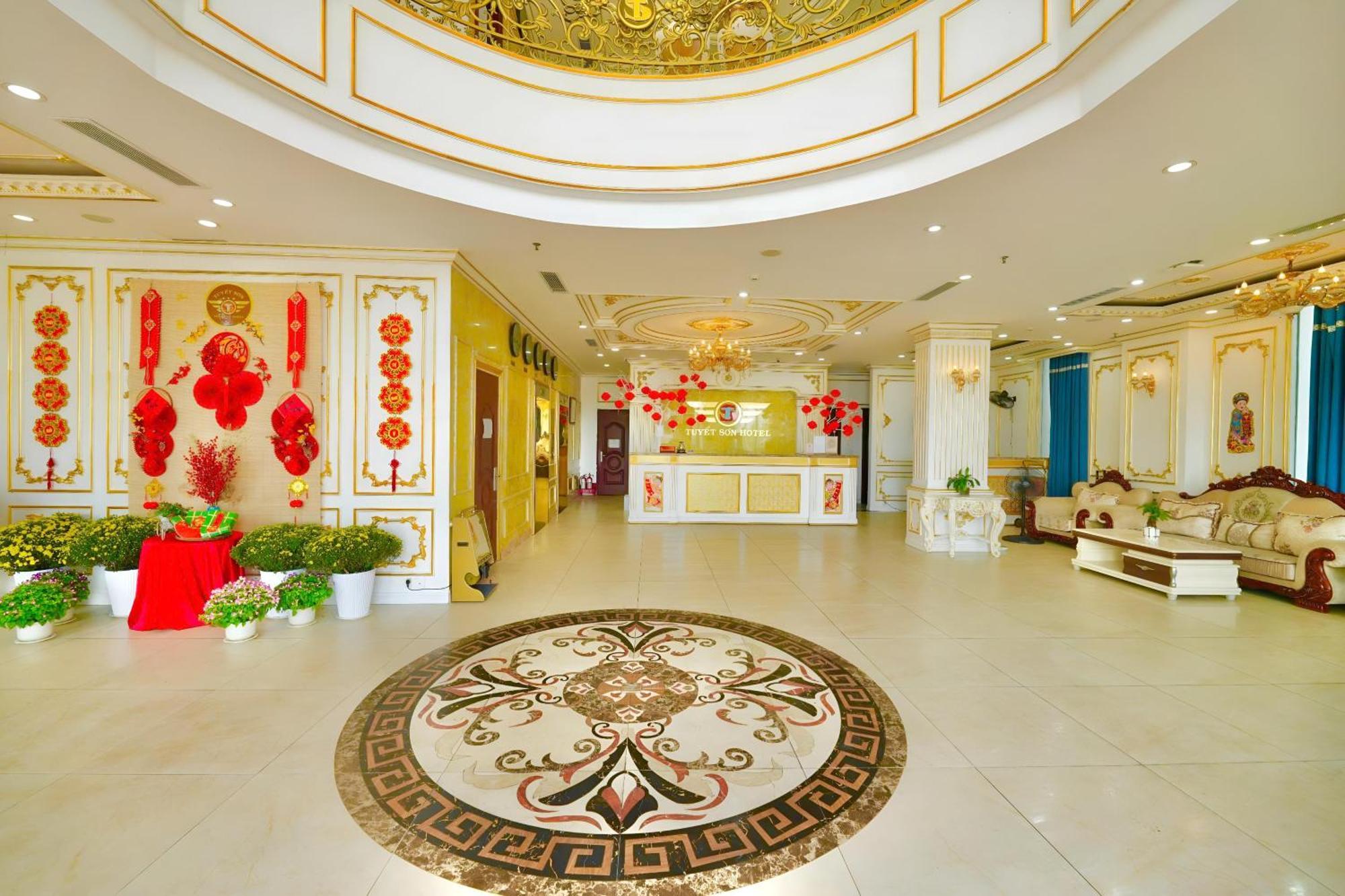 Tuyet Son Hotel
