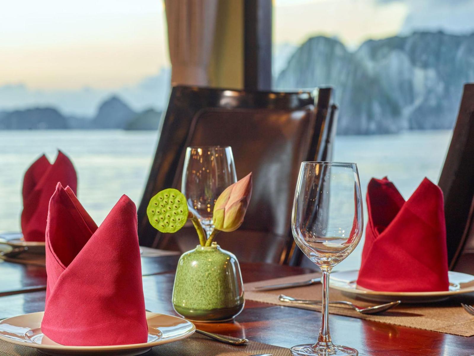 Lotus Boutique Cruise 5* Ha Long
