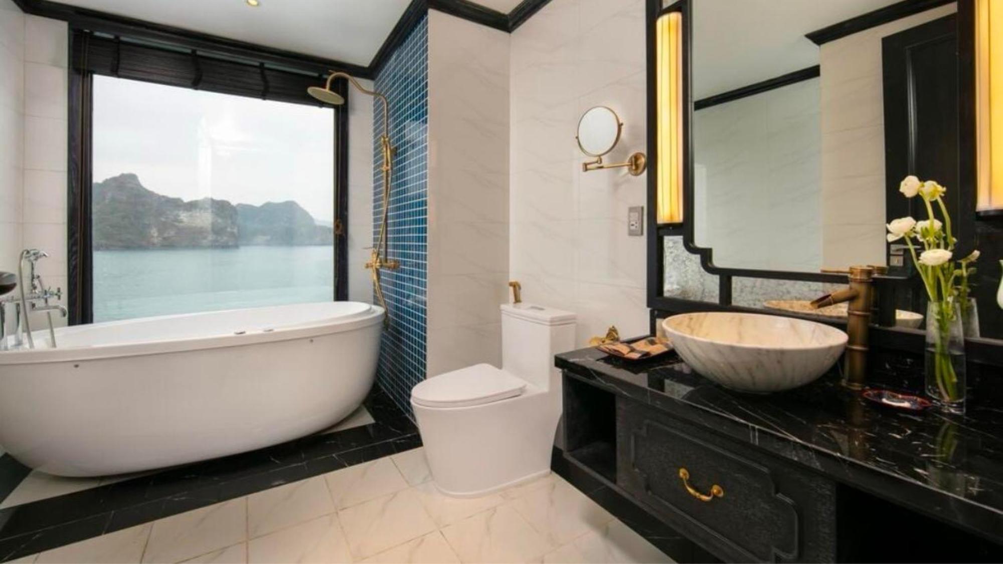  Lotus Boutique Cruise Ha Long