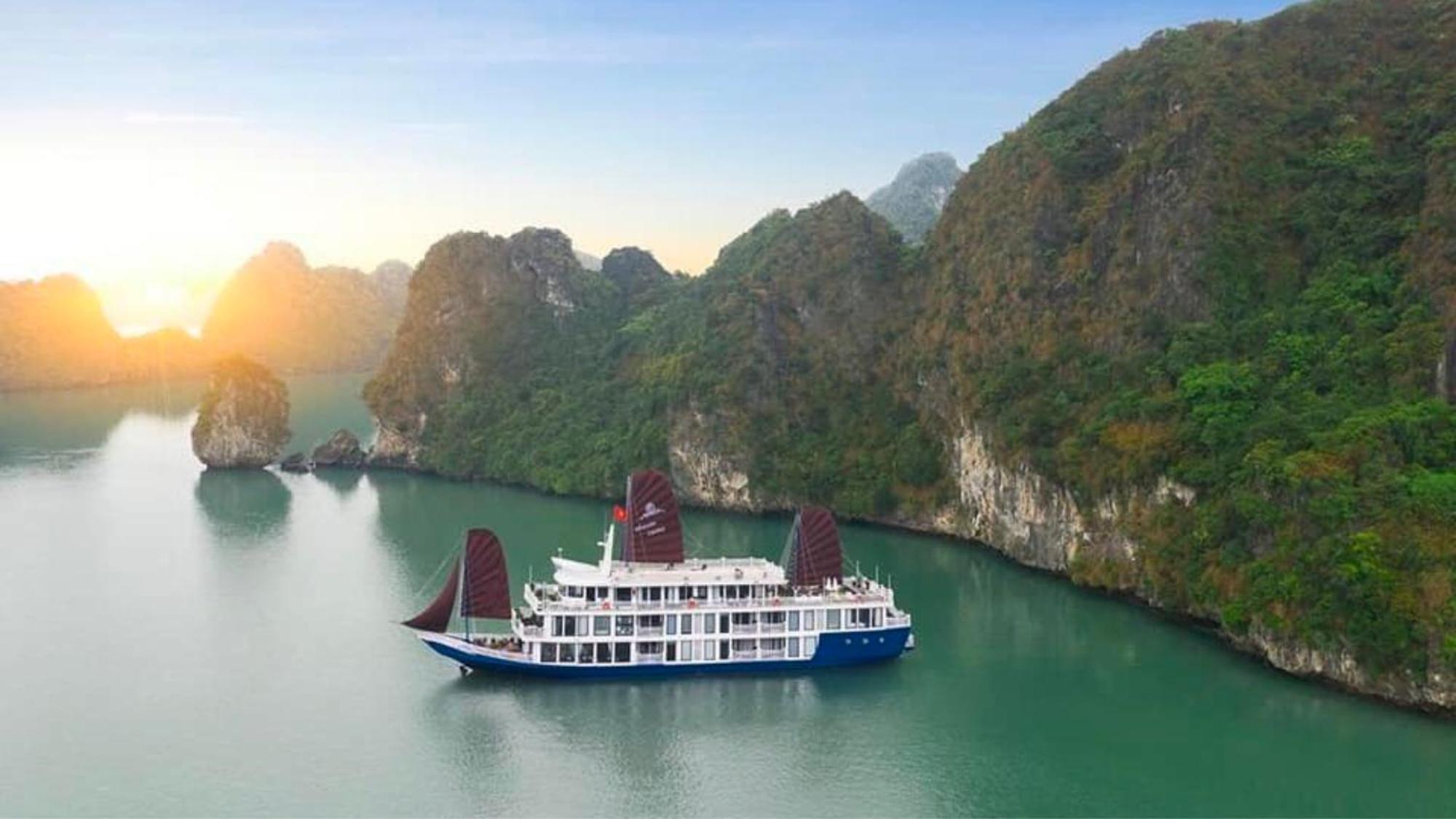  Lotus Boutique Cruise