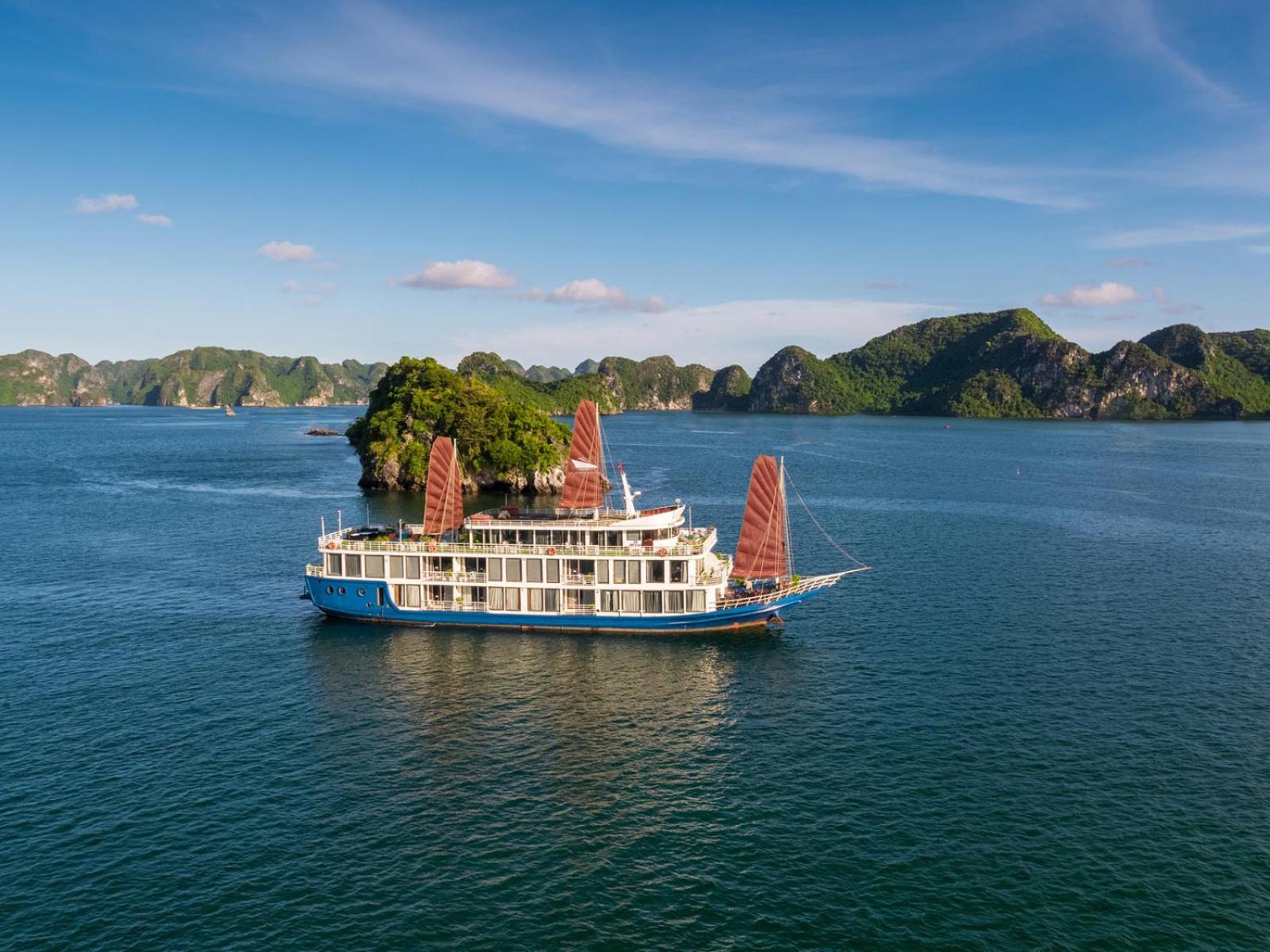  Lotus Boutique Cruise Ha Long