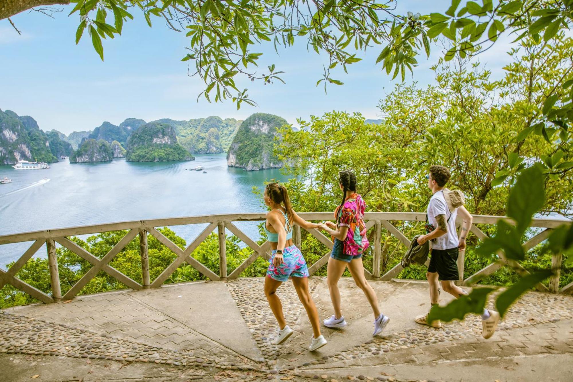  Ambassador Cruise Halong Bay Hạ Long