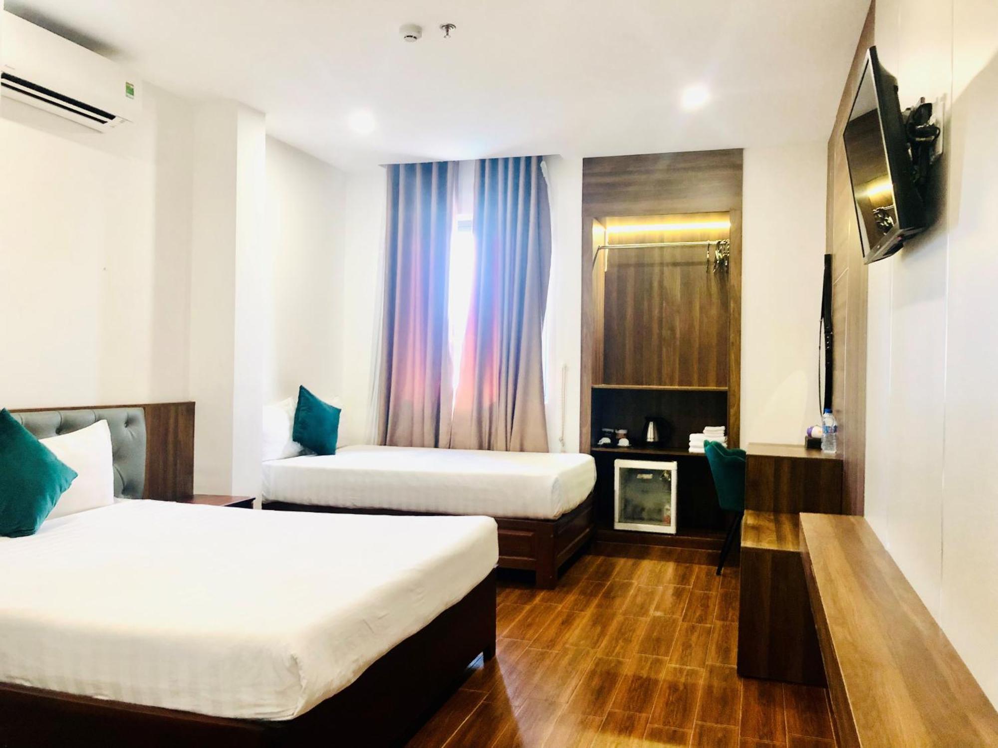 Le Centre Hotel 3*
