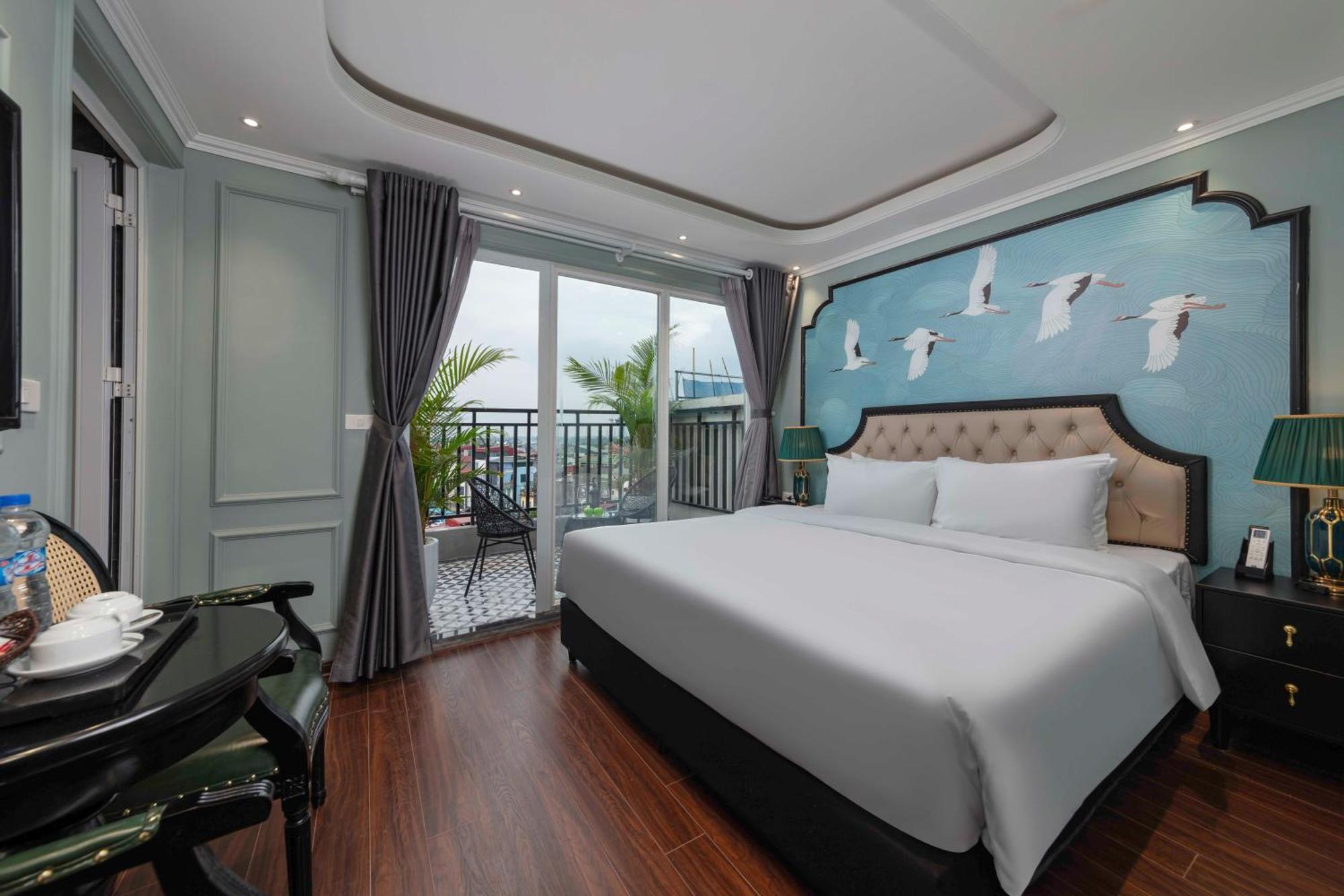 Khách sạn Madelise Palace & Travel