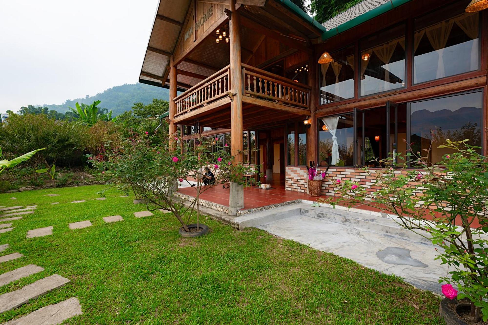 Moc Homestay *