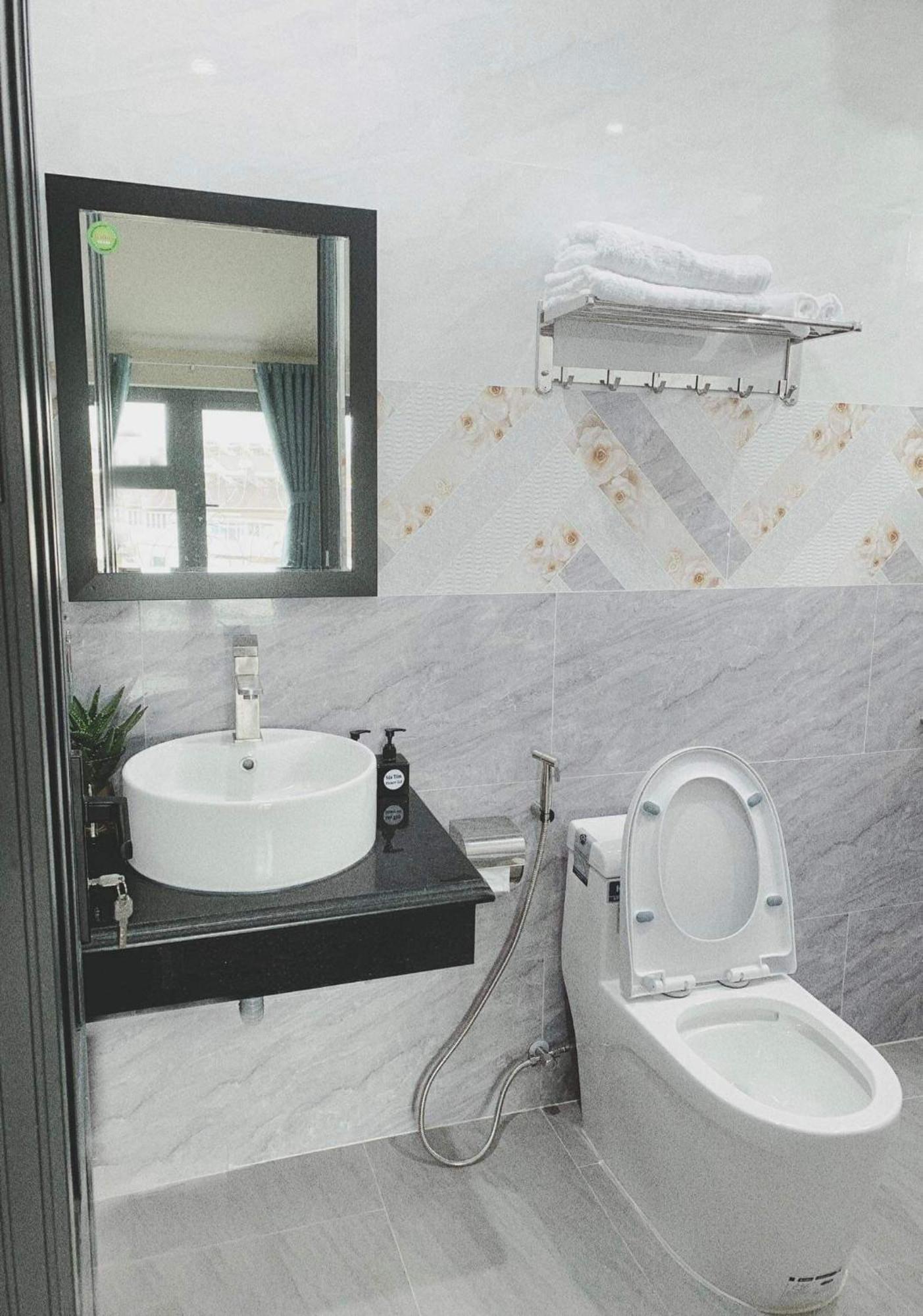 D 2 Guest house *