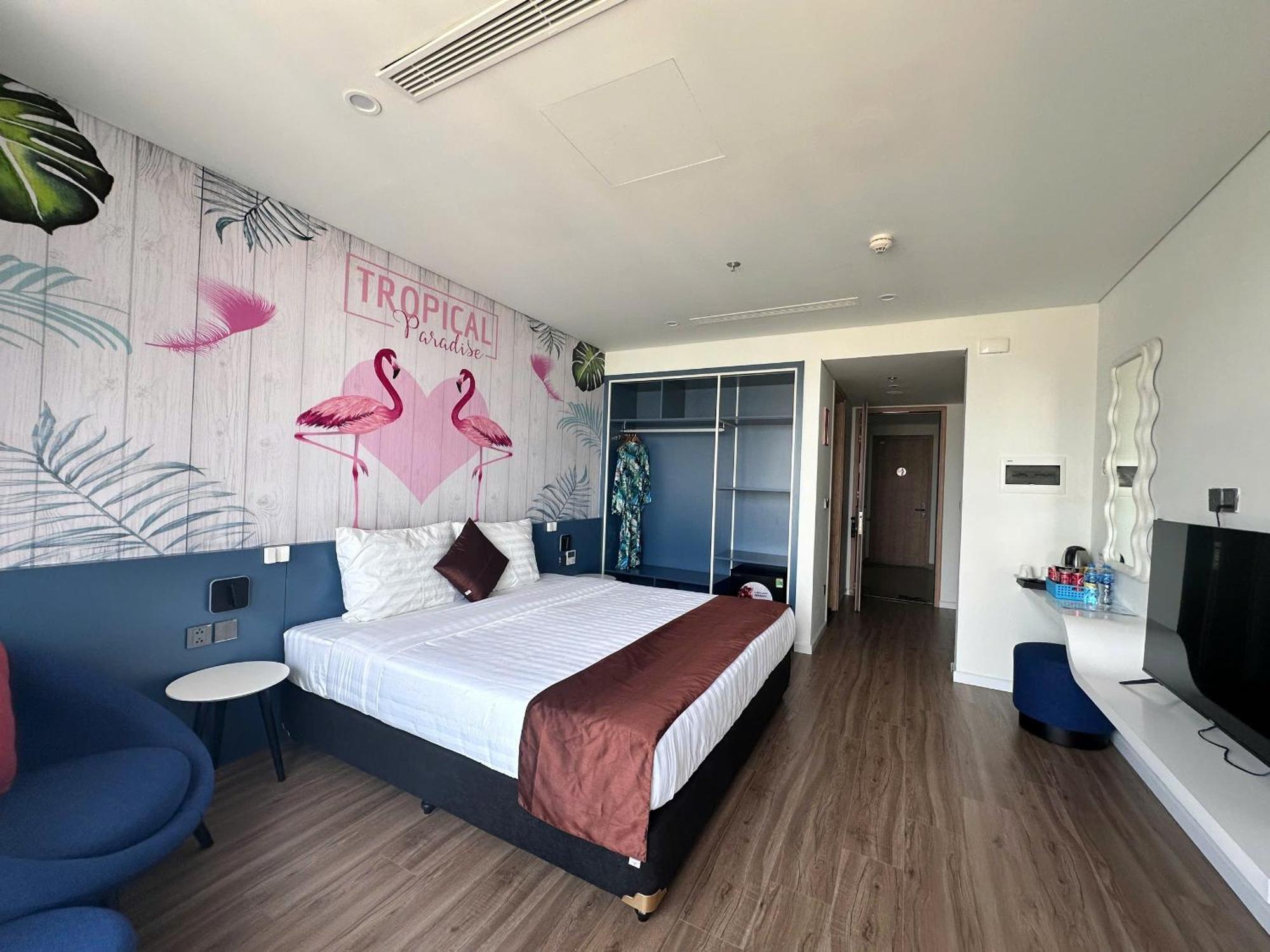 Flamingos Ibiza Tien Tang Cao Nhin Tron View Bien Tien Nam Khe