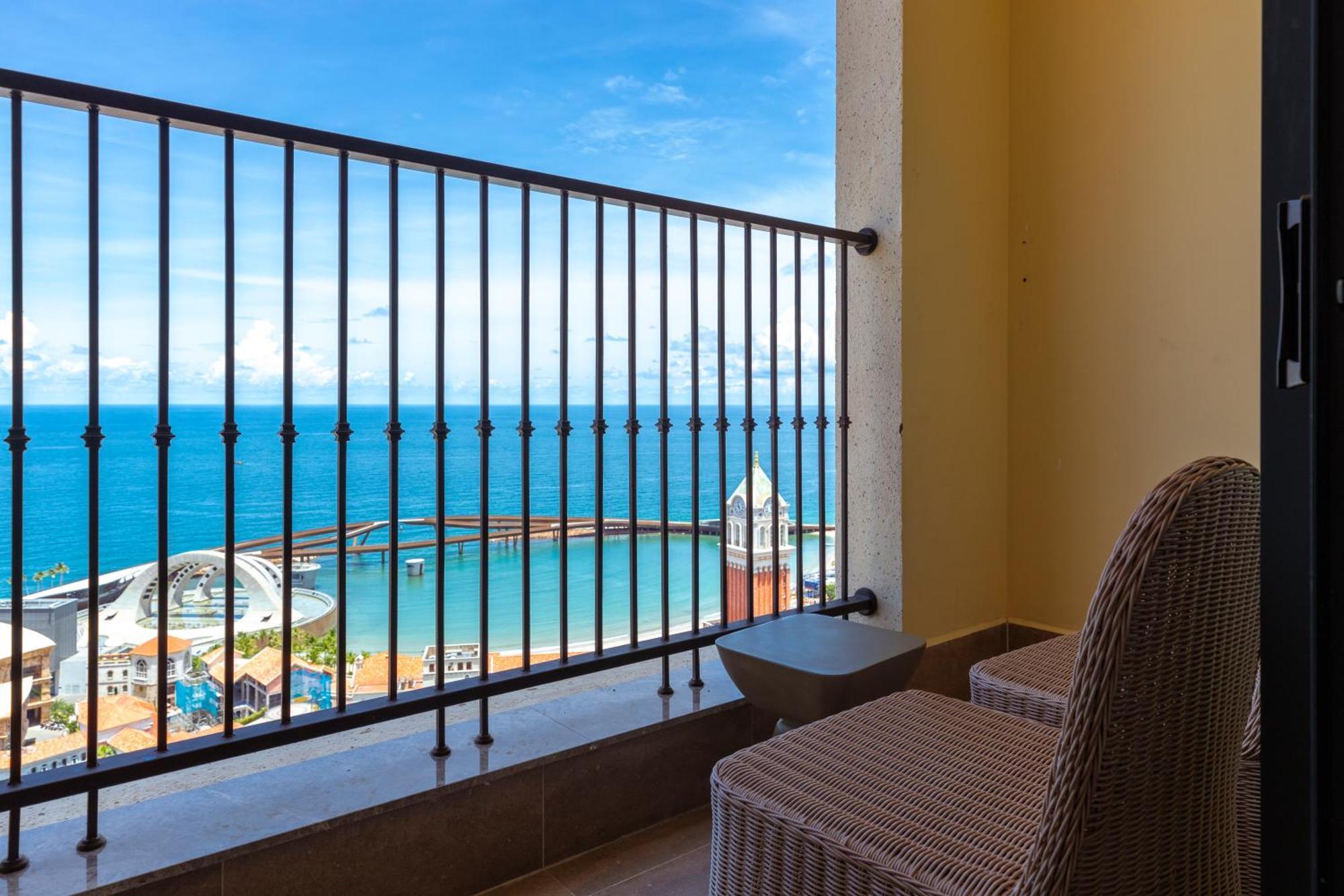 Elyday Hillside - Sea & Firework View Hotel