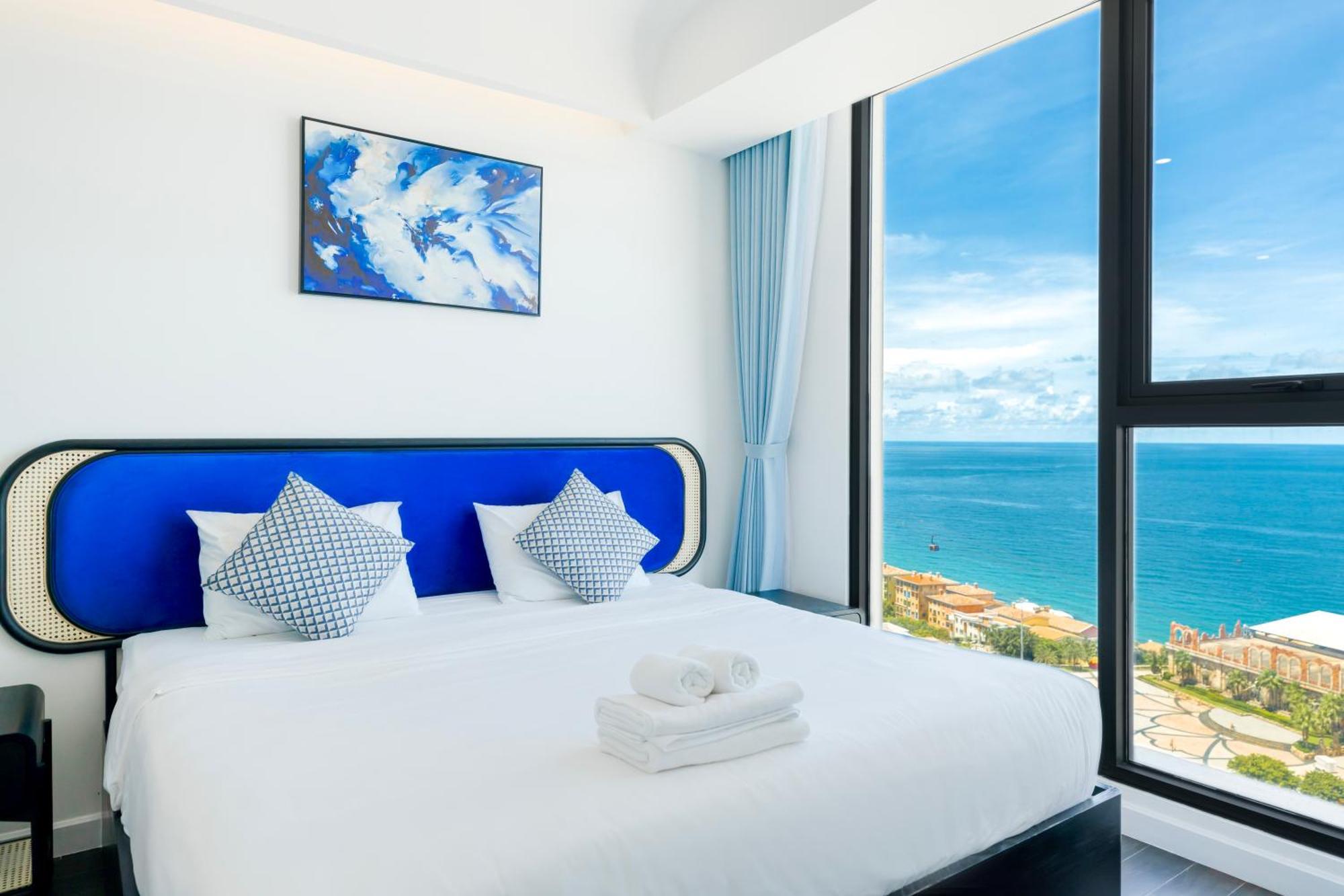 Elyday Hillside - Sea & Firework View 4*