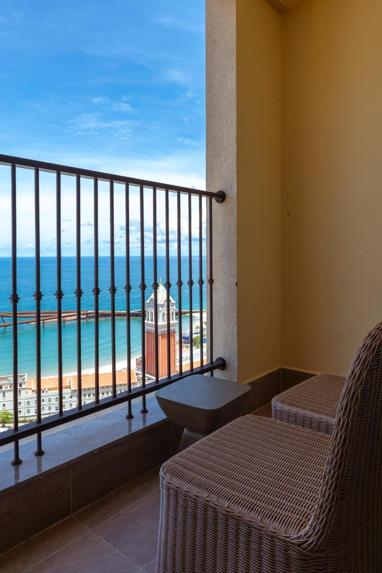 Hotel Elyday Hillside - Sea & Firework View Phú Quốc