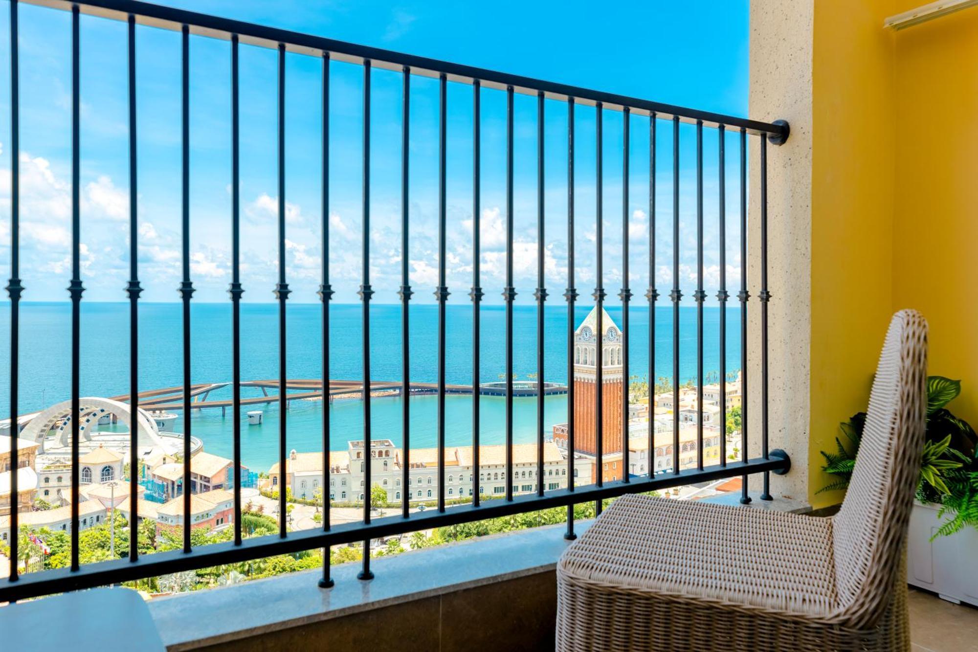 Elyday Hillside - Sea & Firework View 4*