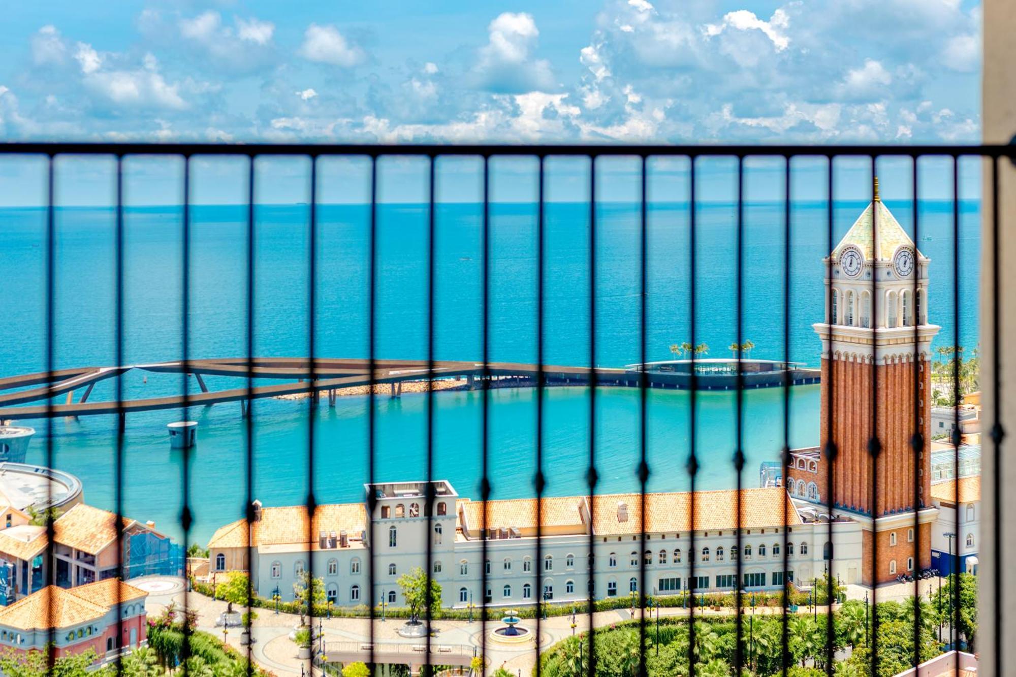 Elyday Hillside - Sea & Firework View Hotel 4*