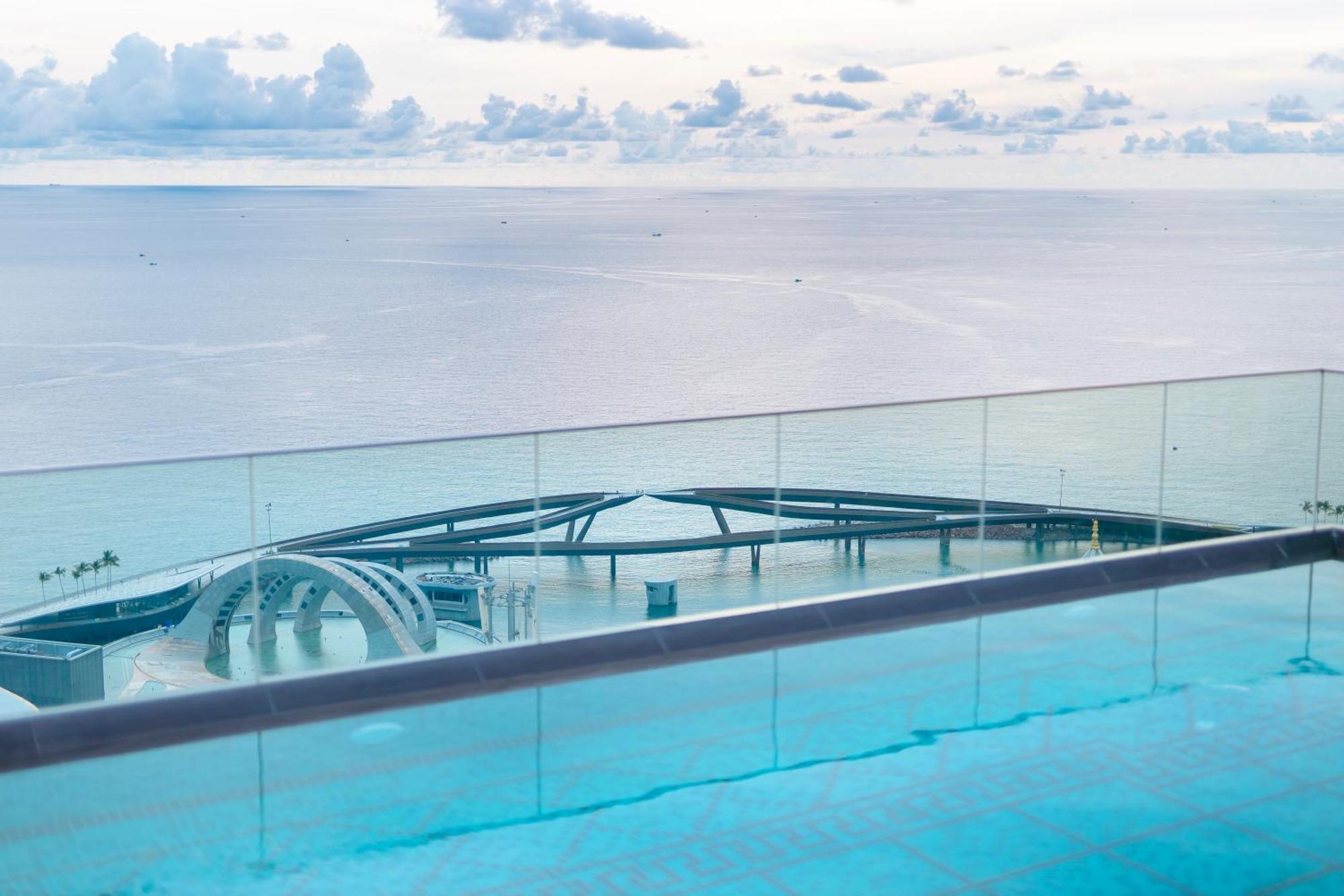 Elyday Hillside - Sea & Firework View Hotel 4*