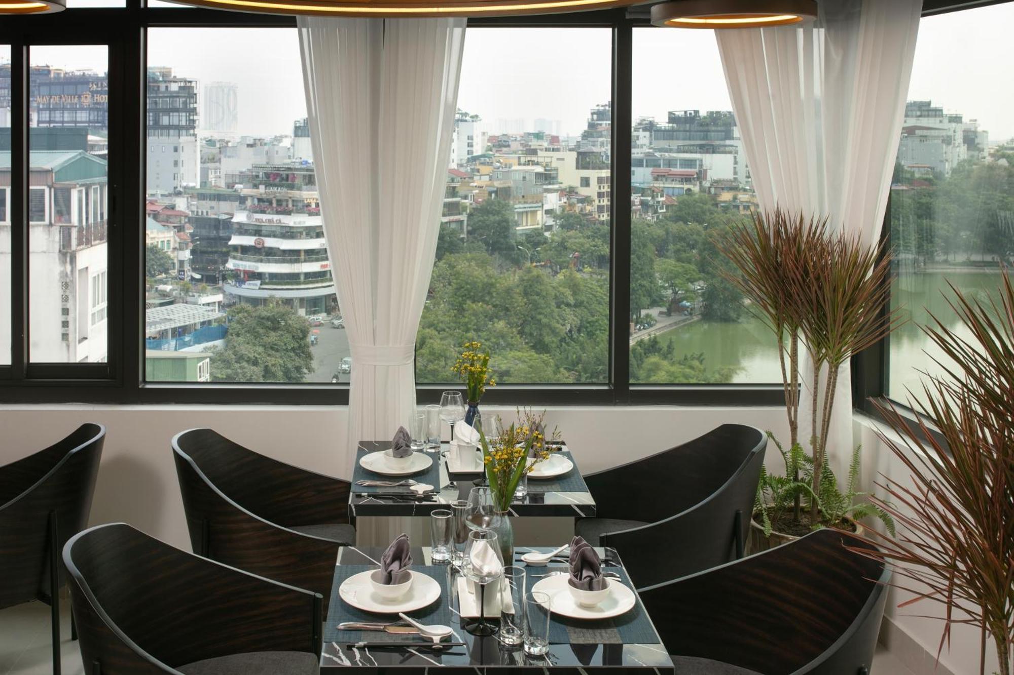 Le Premier & Rooftop Bar 4* Hà Nội