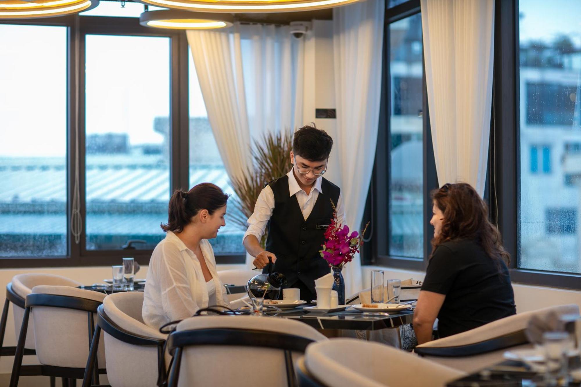 Le Premier & Rooftop Bar Hà Nội