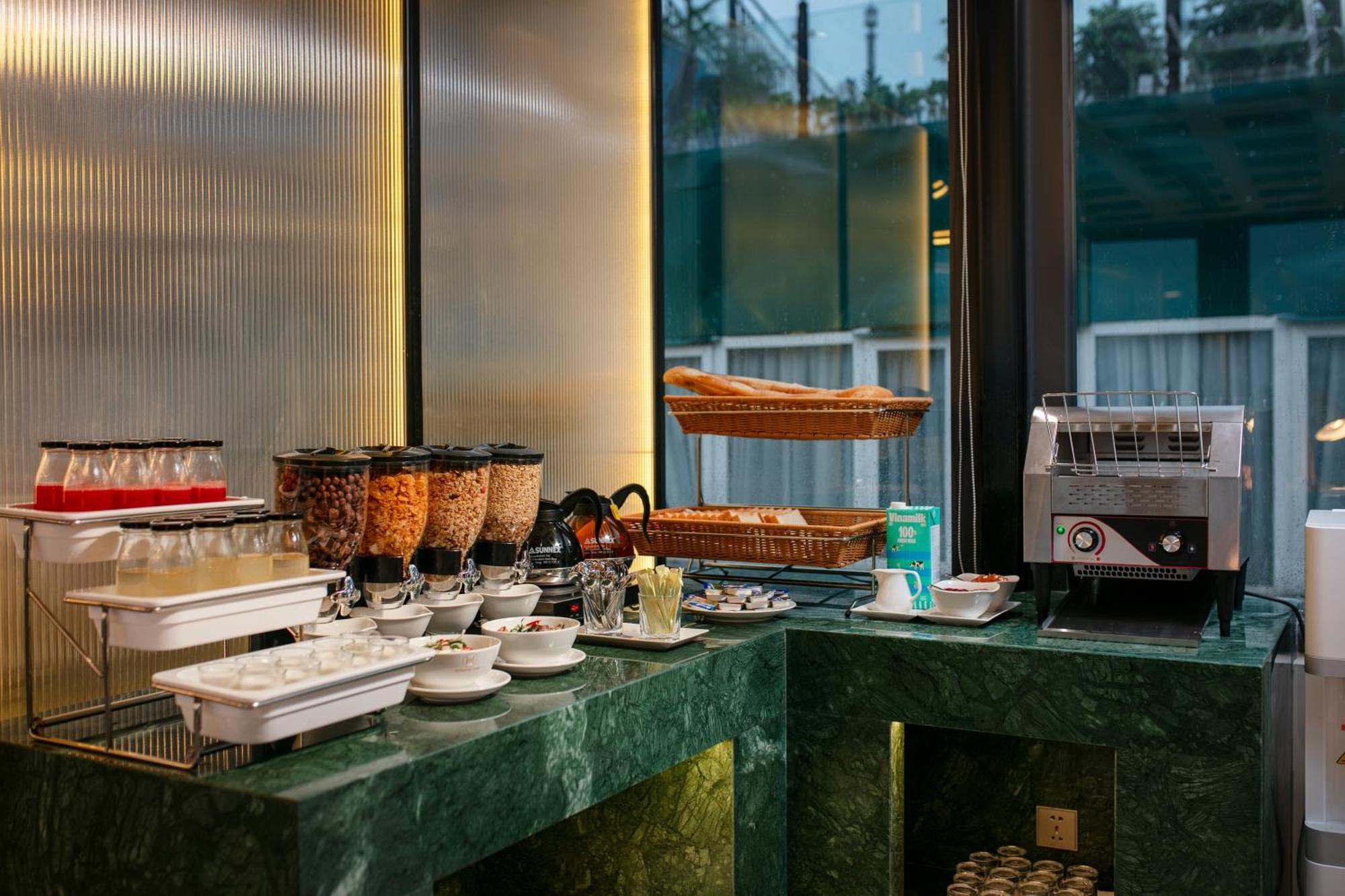 Khách sạn Le Premier & Rooftop Bar Hà Nội
