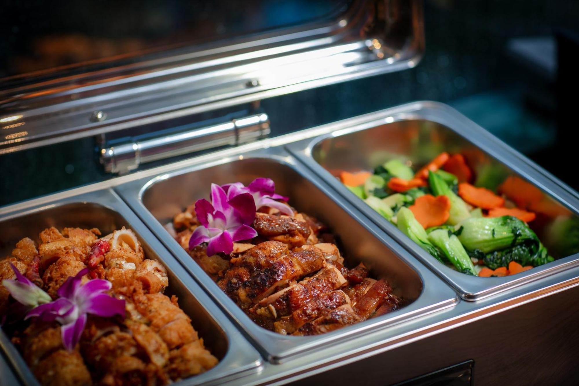 Khách sạn Le Premier & Rooftop Bar