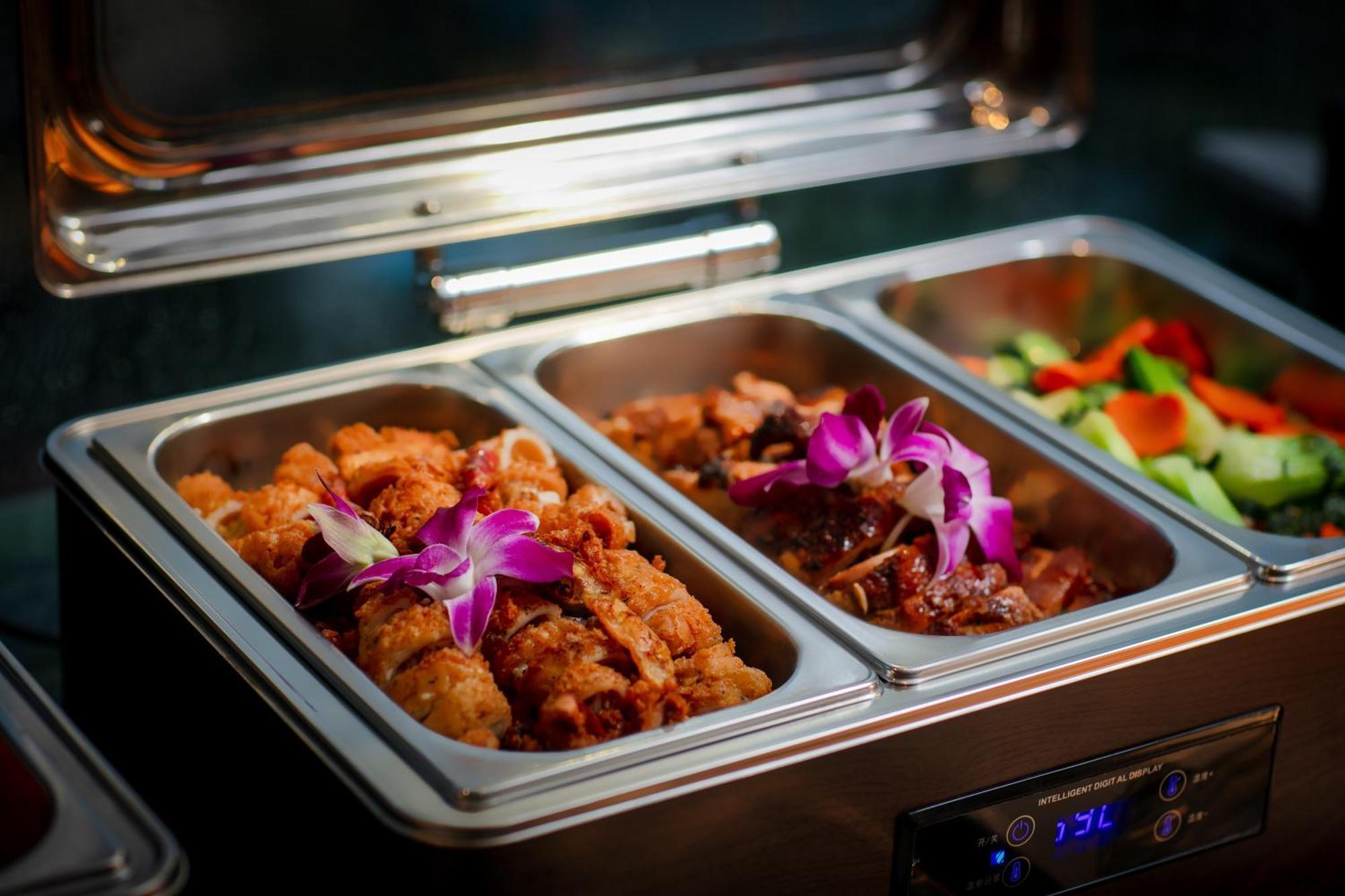 Le Premier & Rooftop Bar Khách sạn 4*