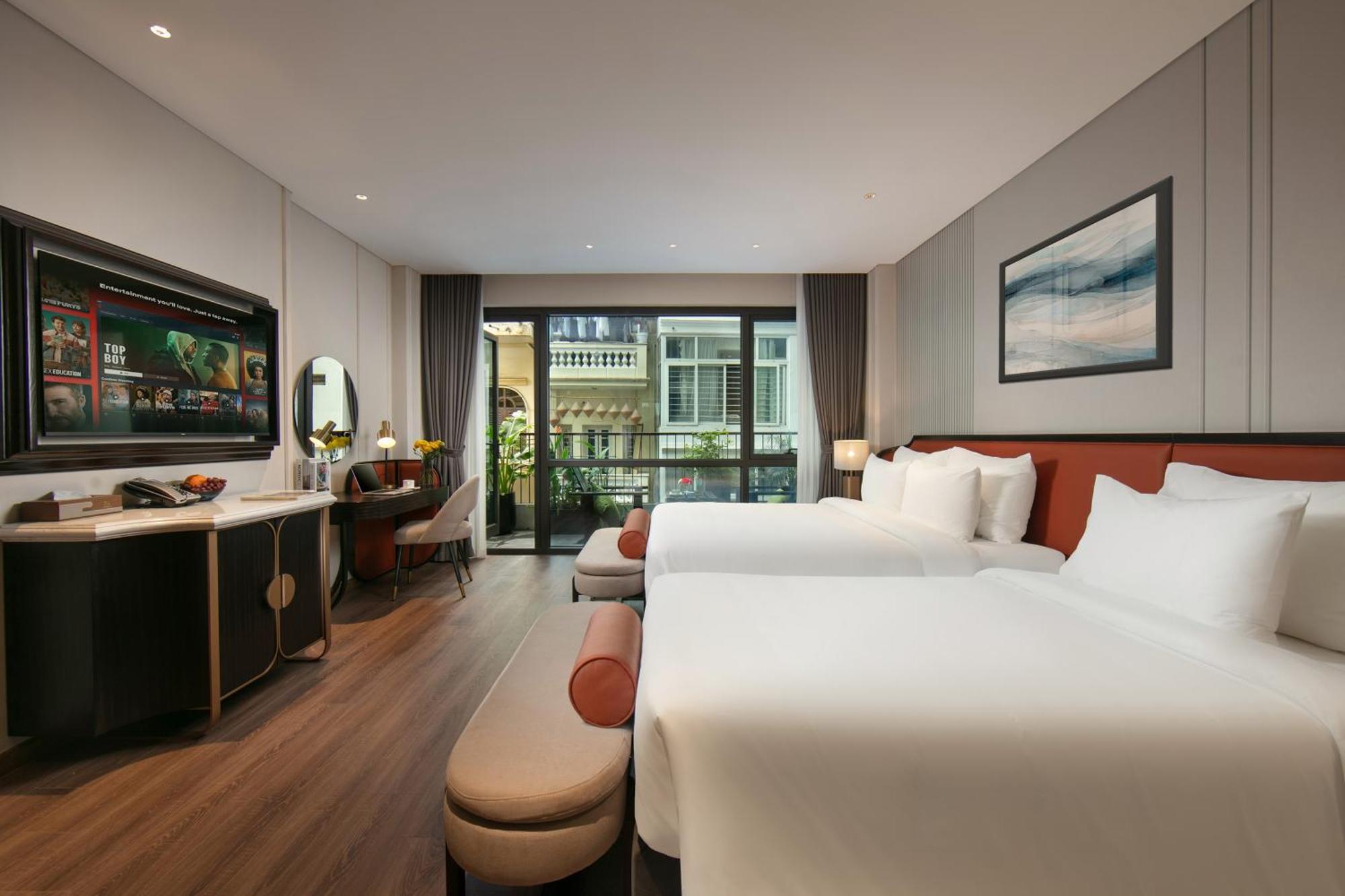 Khách sạn Le Premier & Rooftop Bar 4*