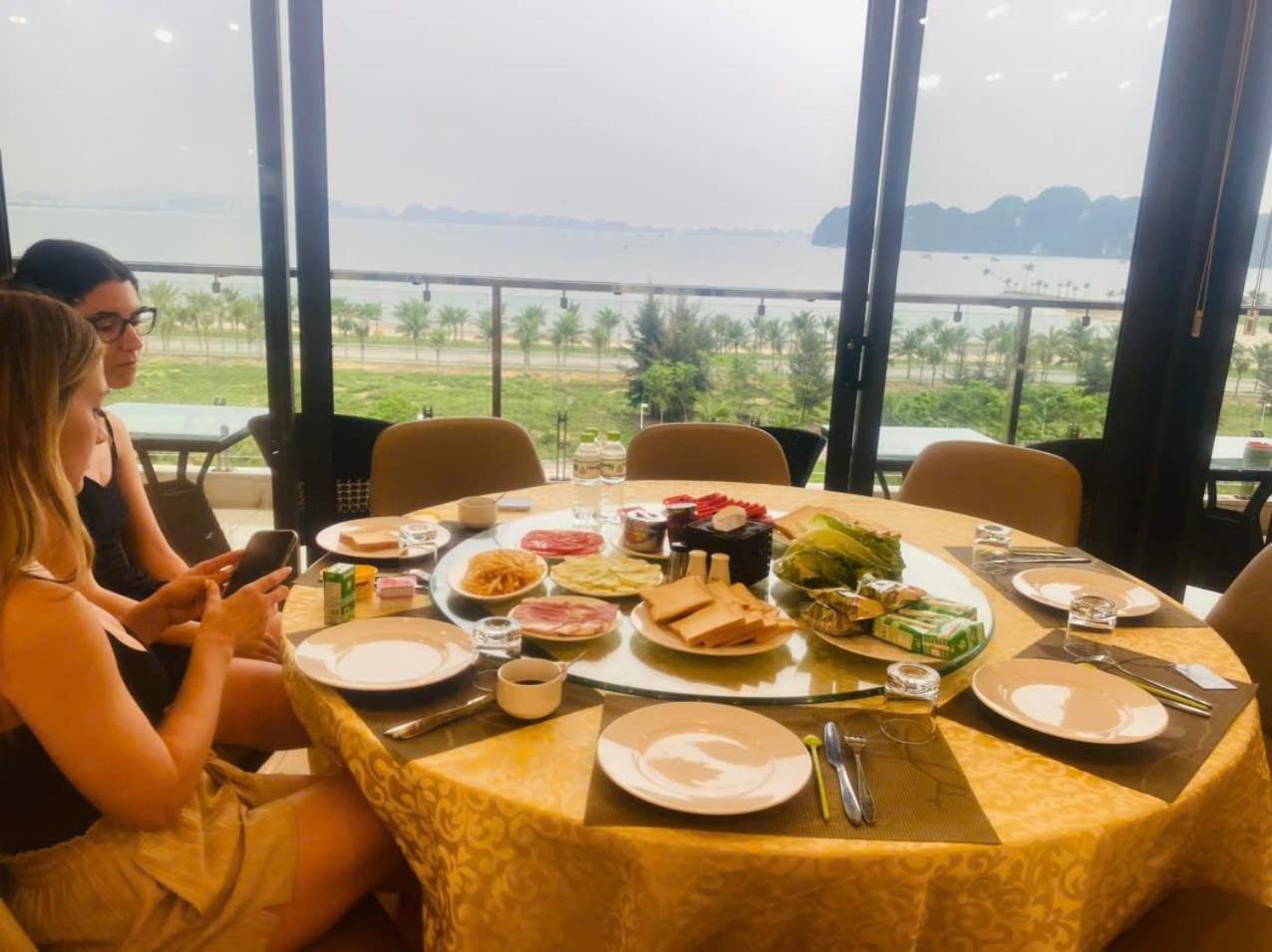 Land 3* Ha Long