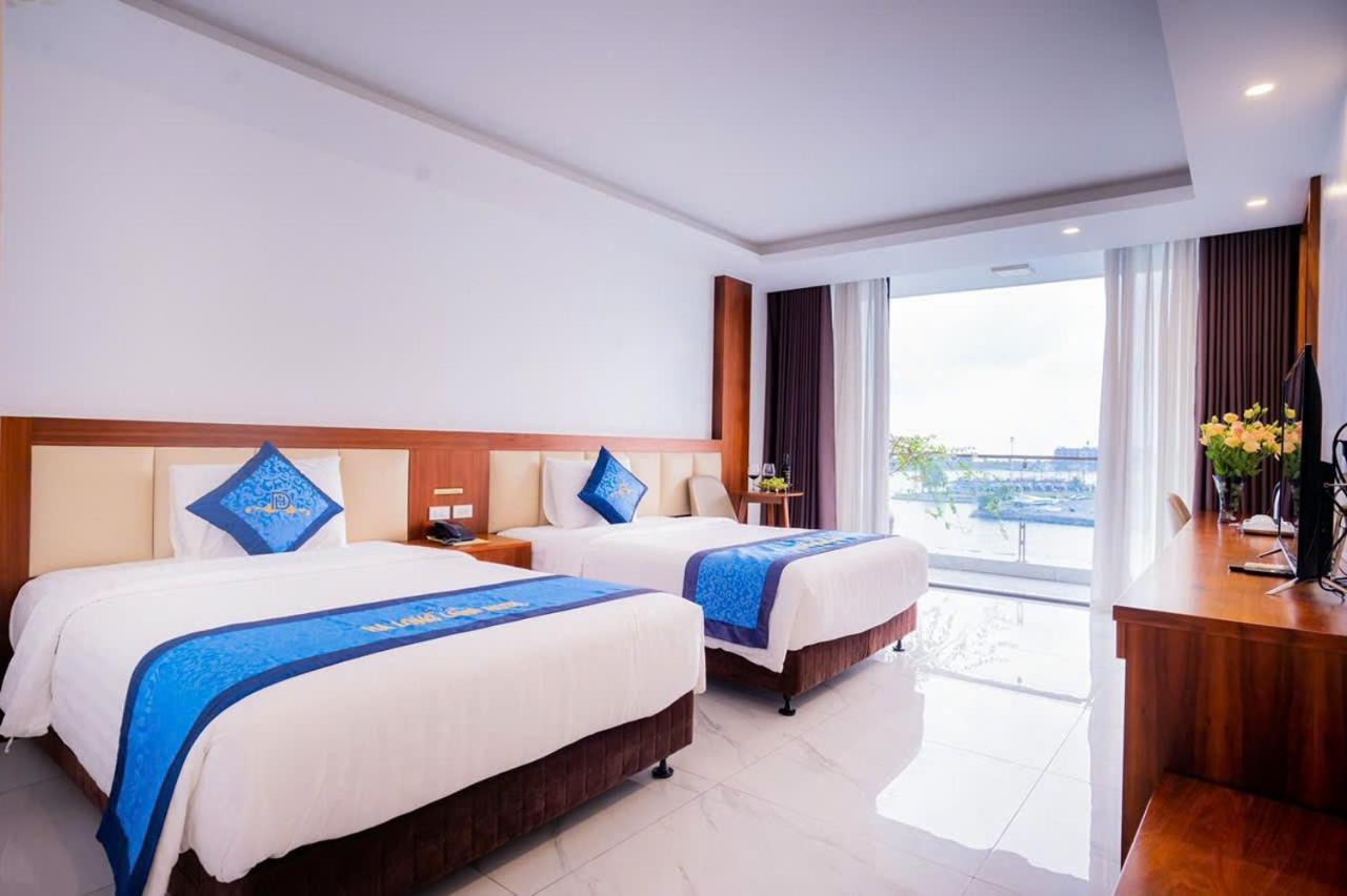 Land Hotel