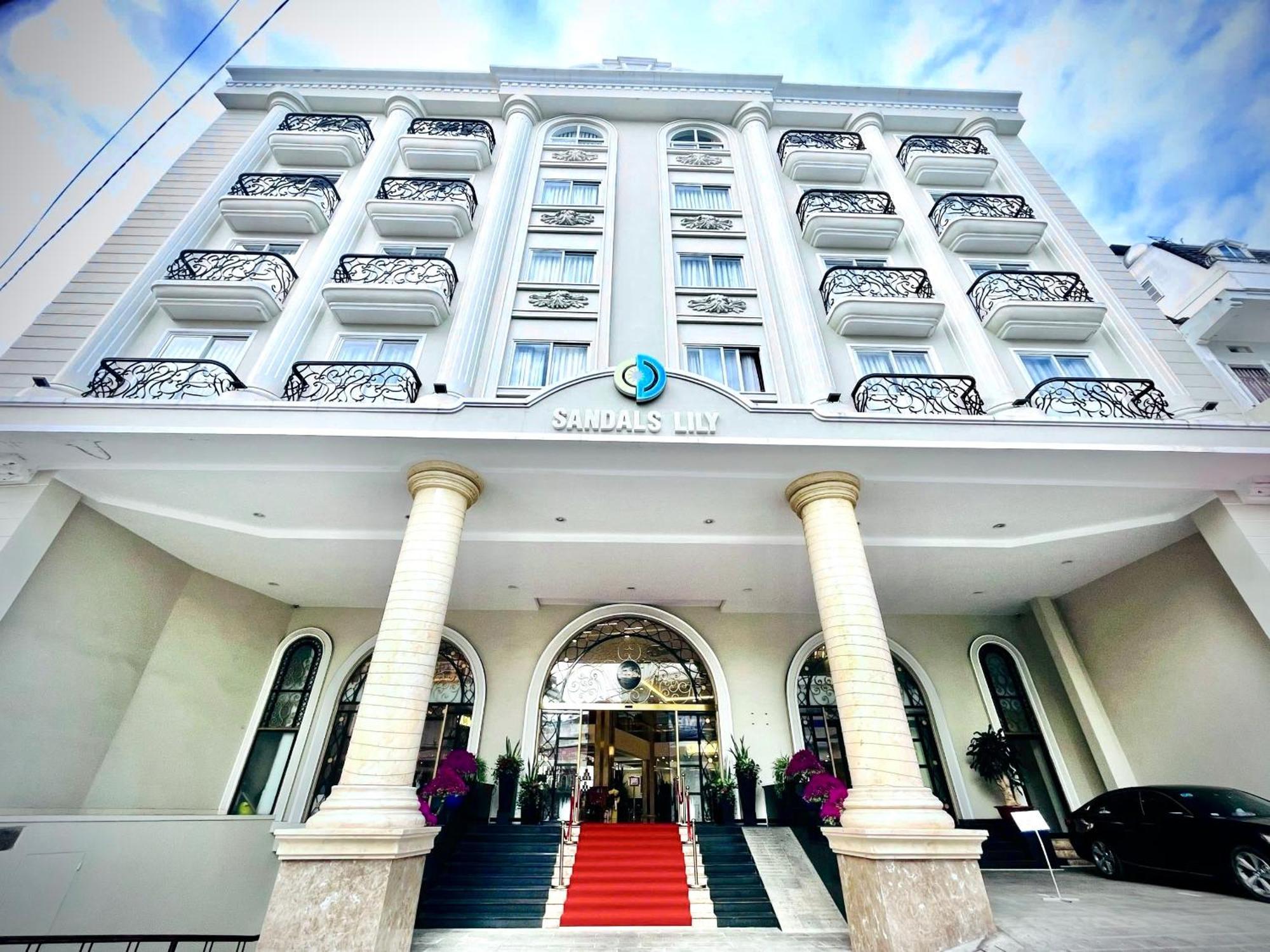 Hotel Sandals Lily 4*