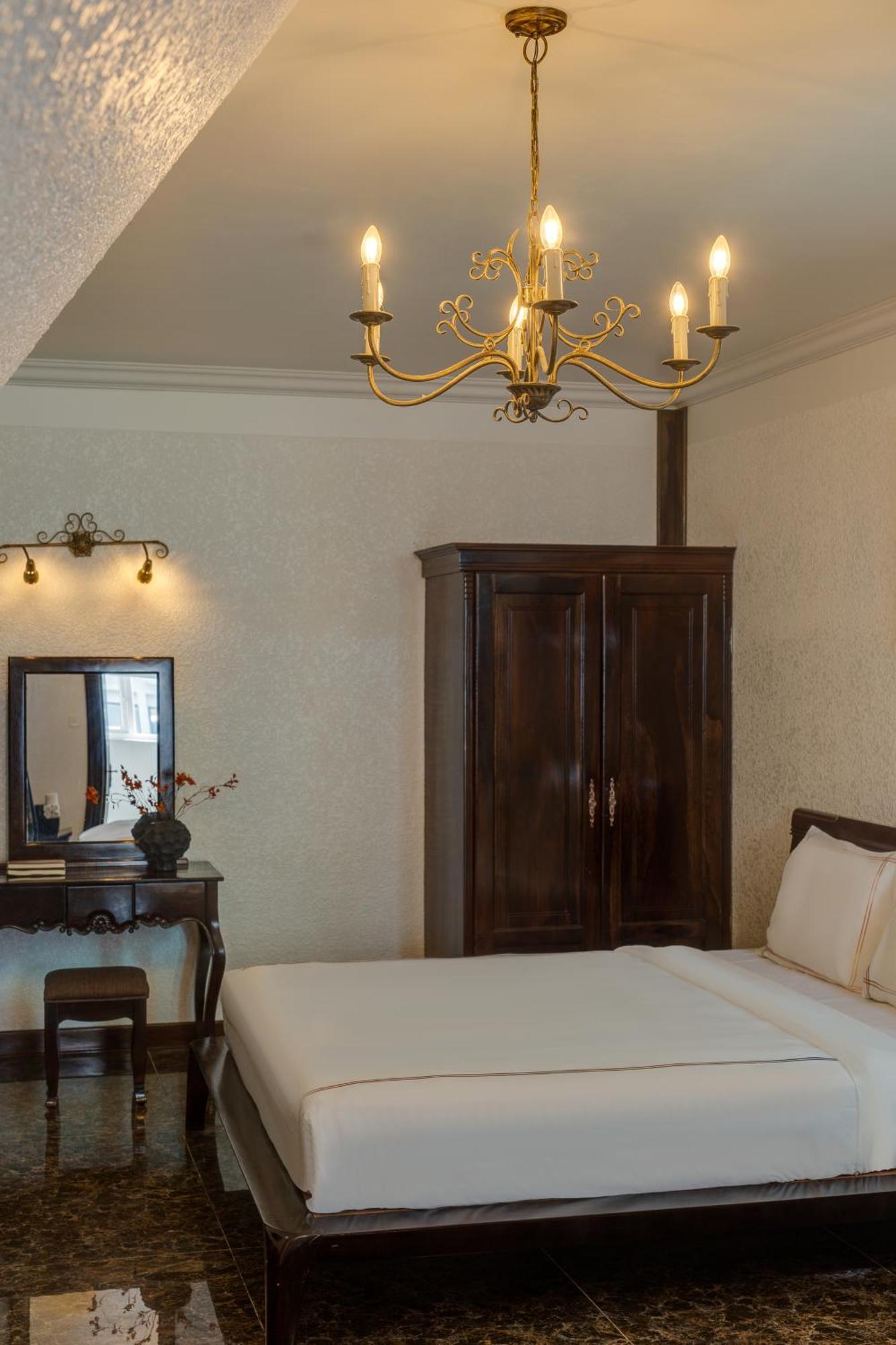The Manor 3*