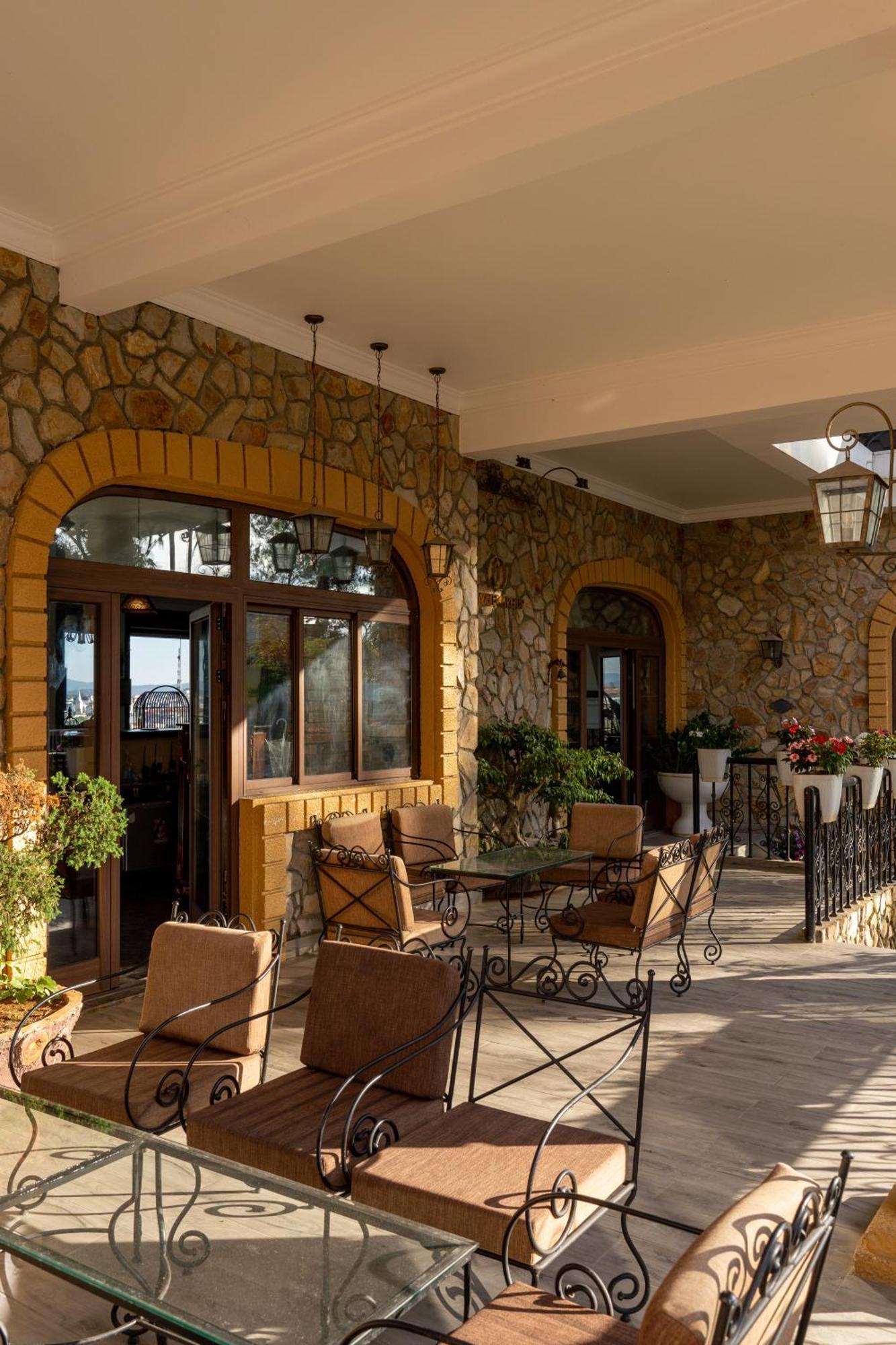 The Manor 3*
