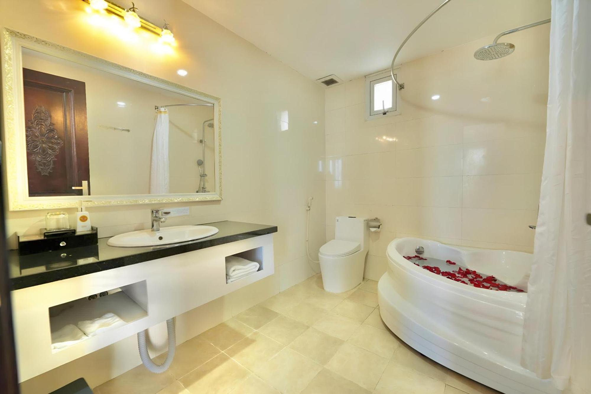 Tuyet Son Hotel 4*