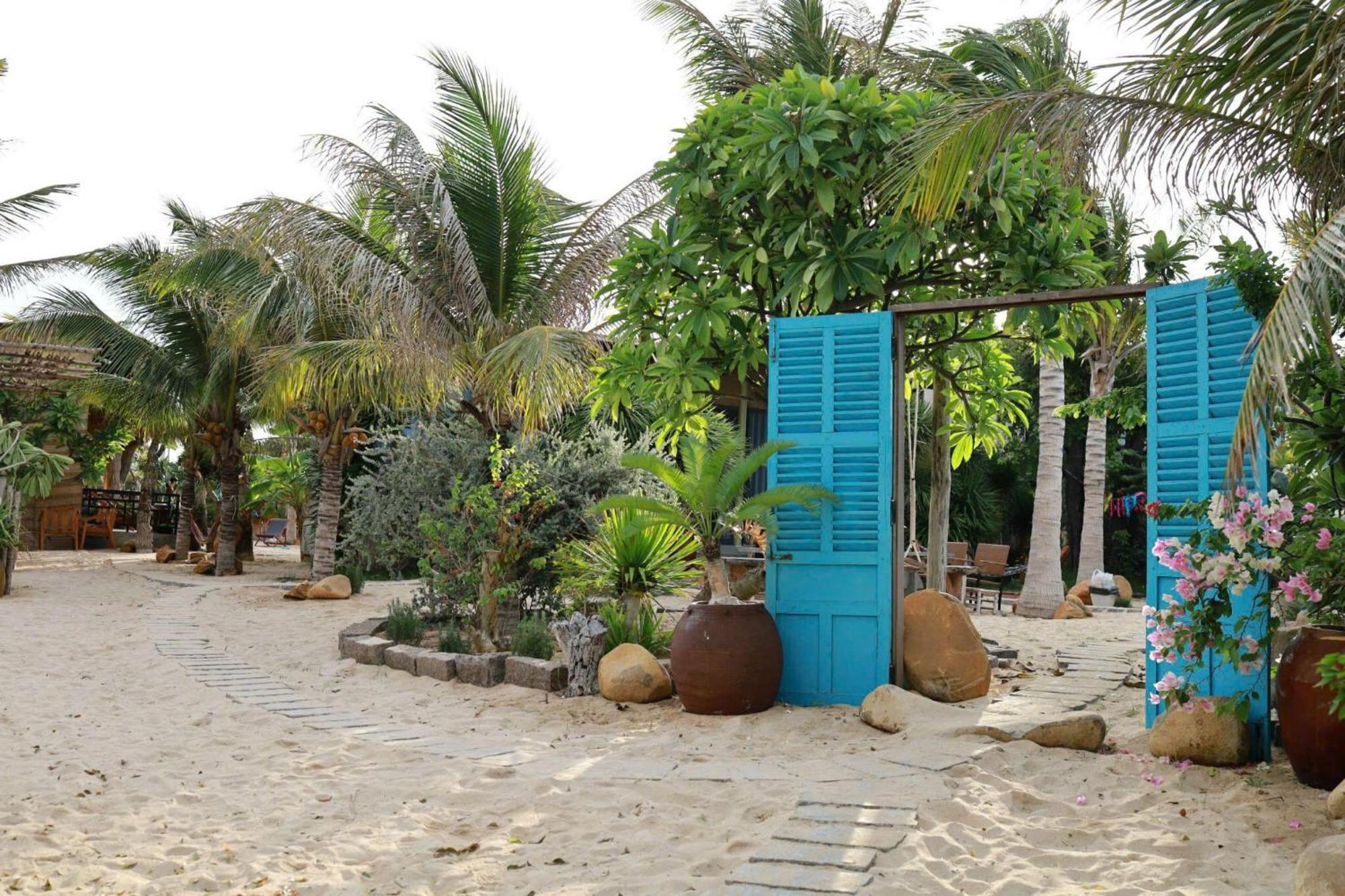 Hanh Ngo - Hon Do Ninh Thuan