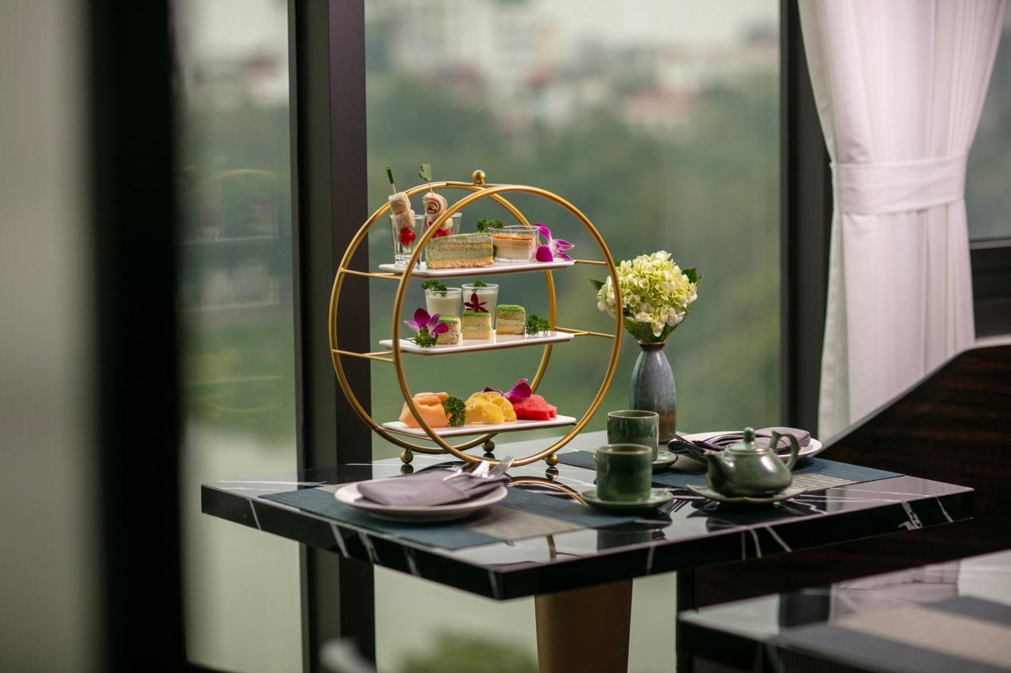 Le Premier & Rooftop Bar Khách sạn