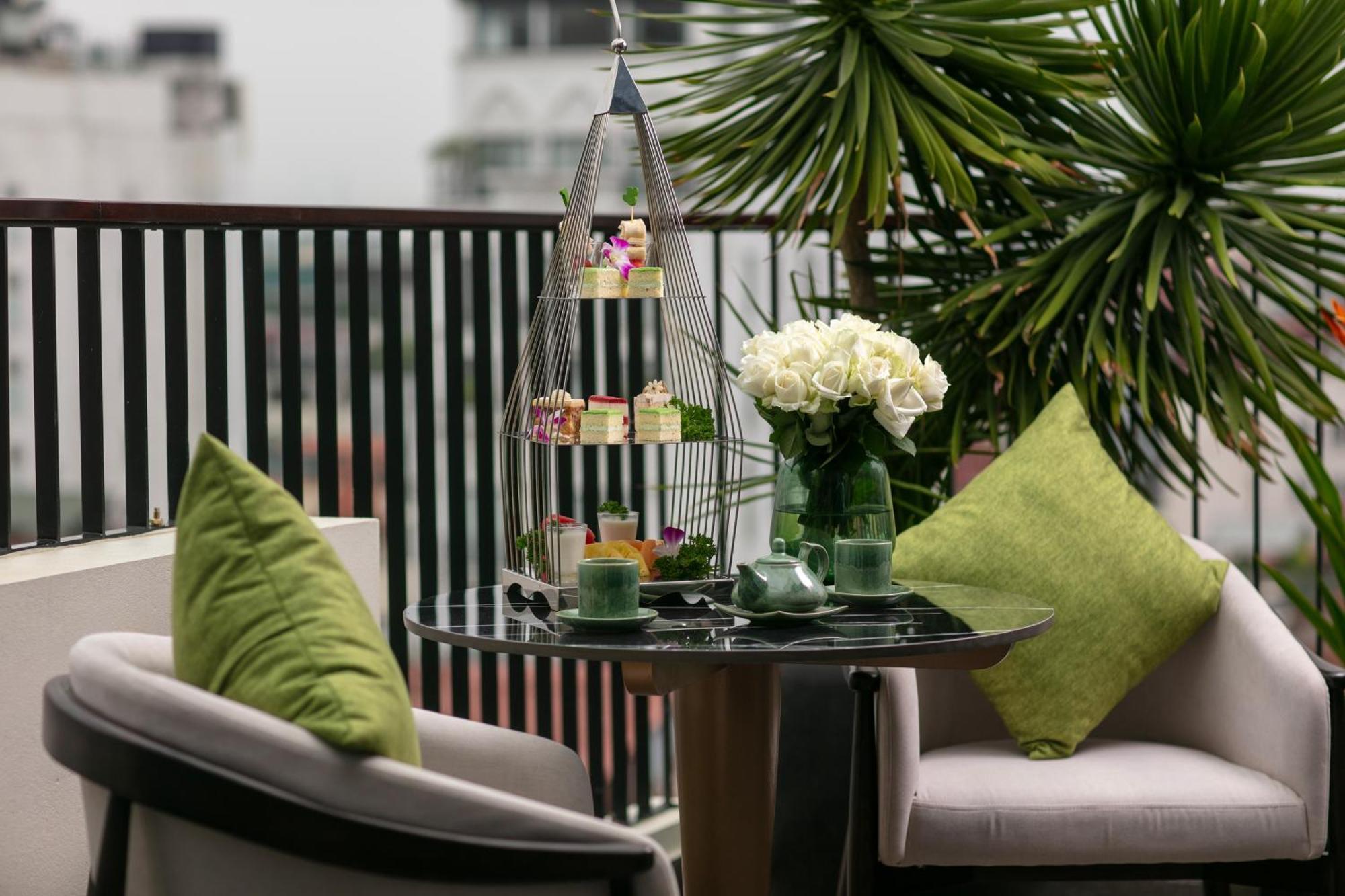 Khách sạn Le Premier & Rooftop Bar
