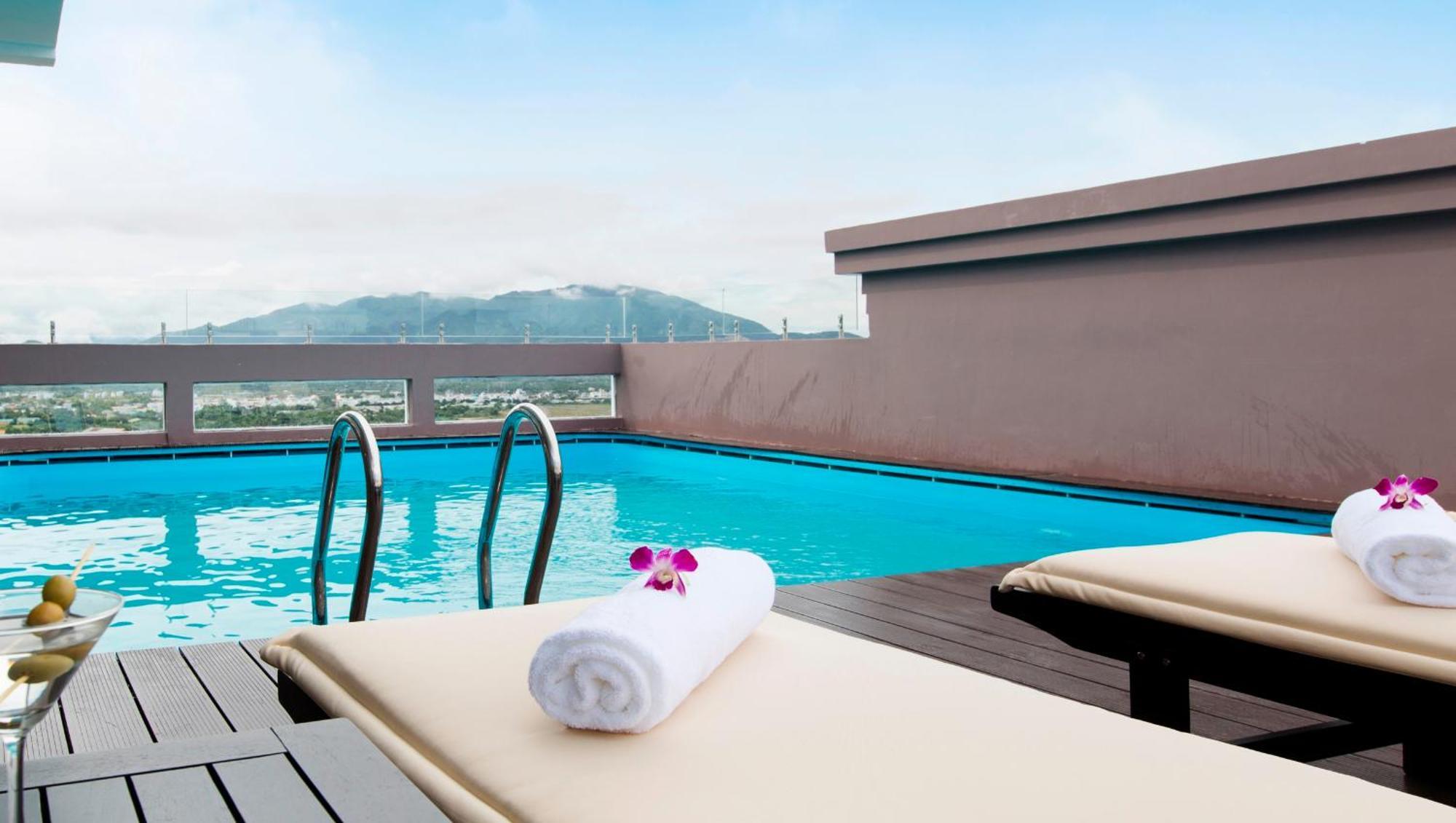 Khách sạn Meriton Nha Trang