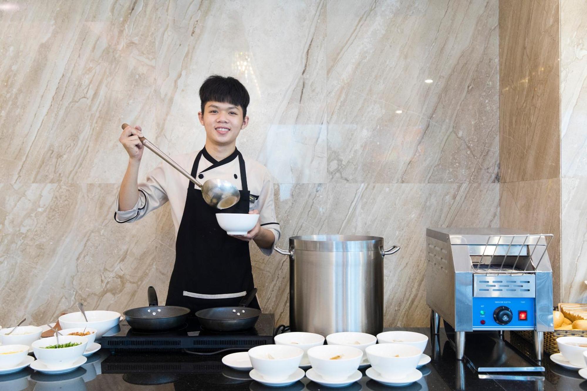 Meriton Khách sạn