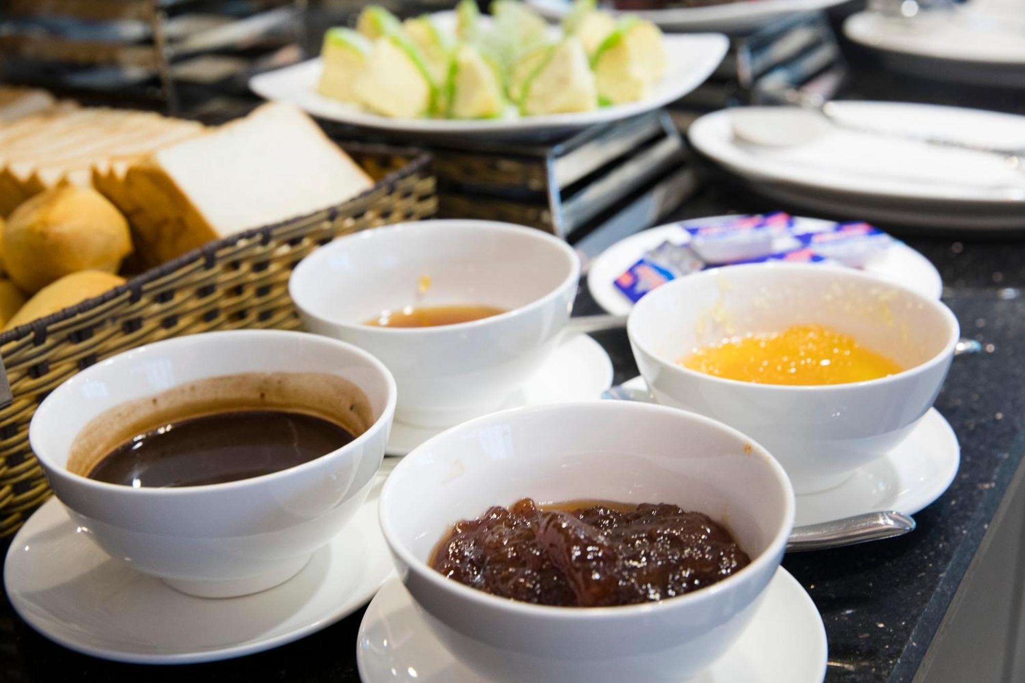 Meriton Khách sạn 4*
