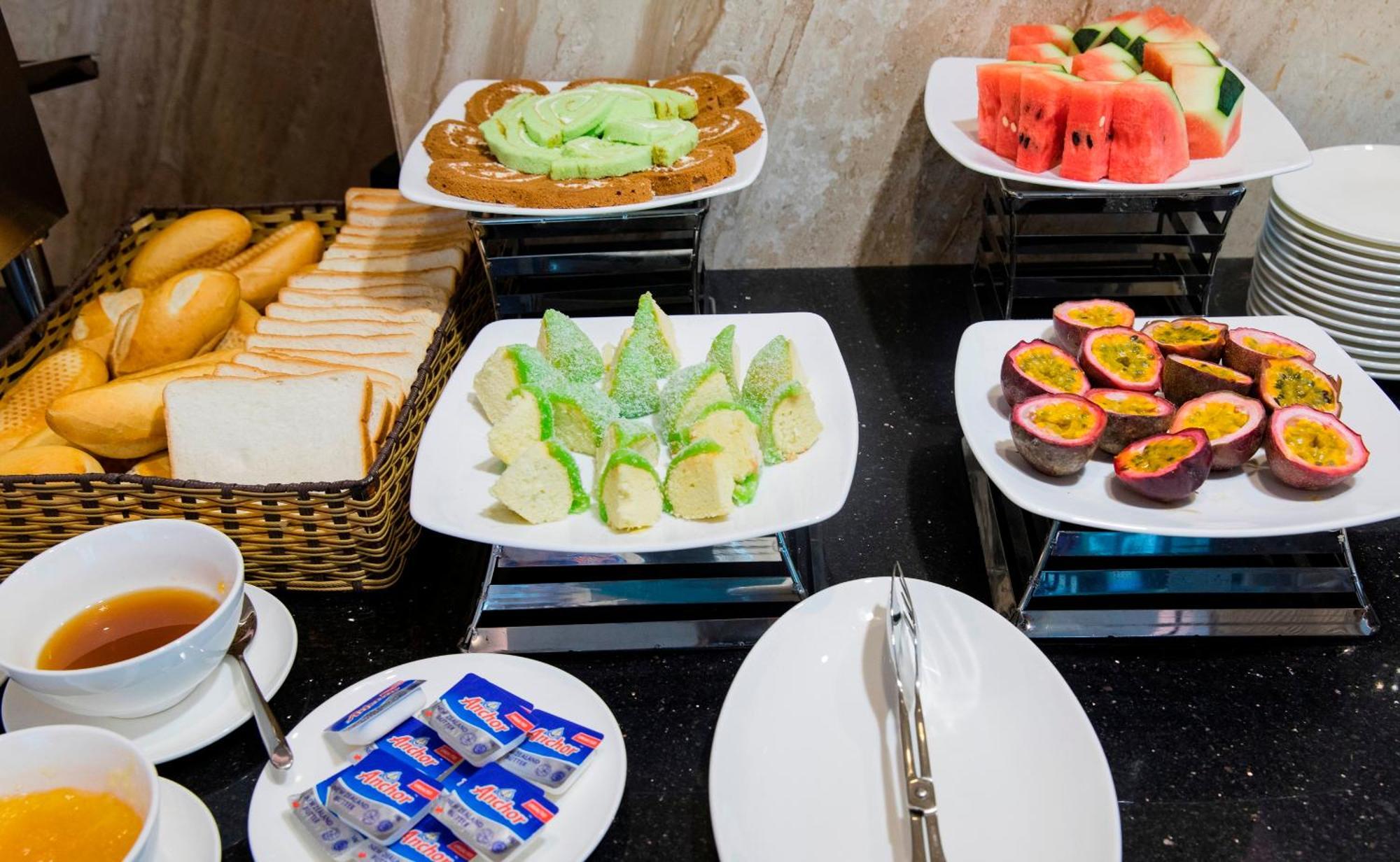 Khách sạn Meriton 4*