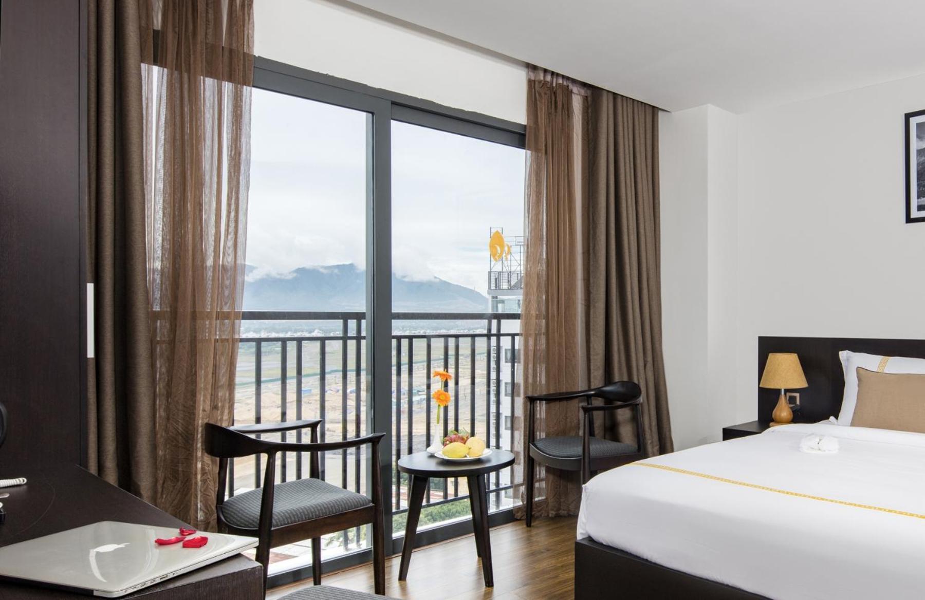 Khách sạn Meriton 4*