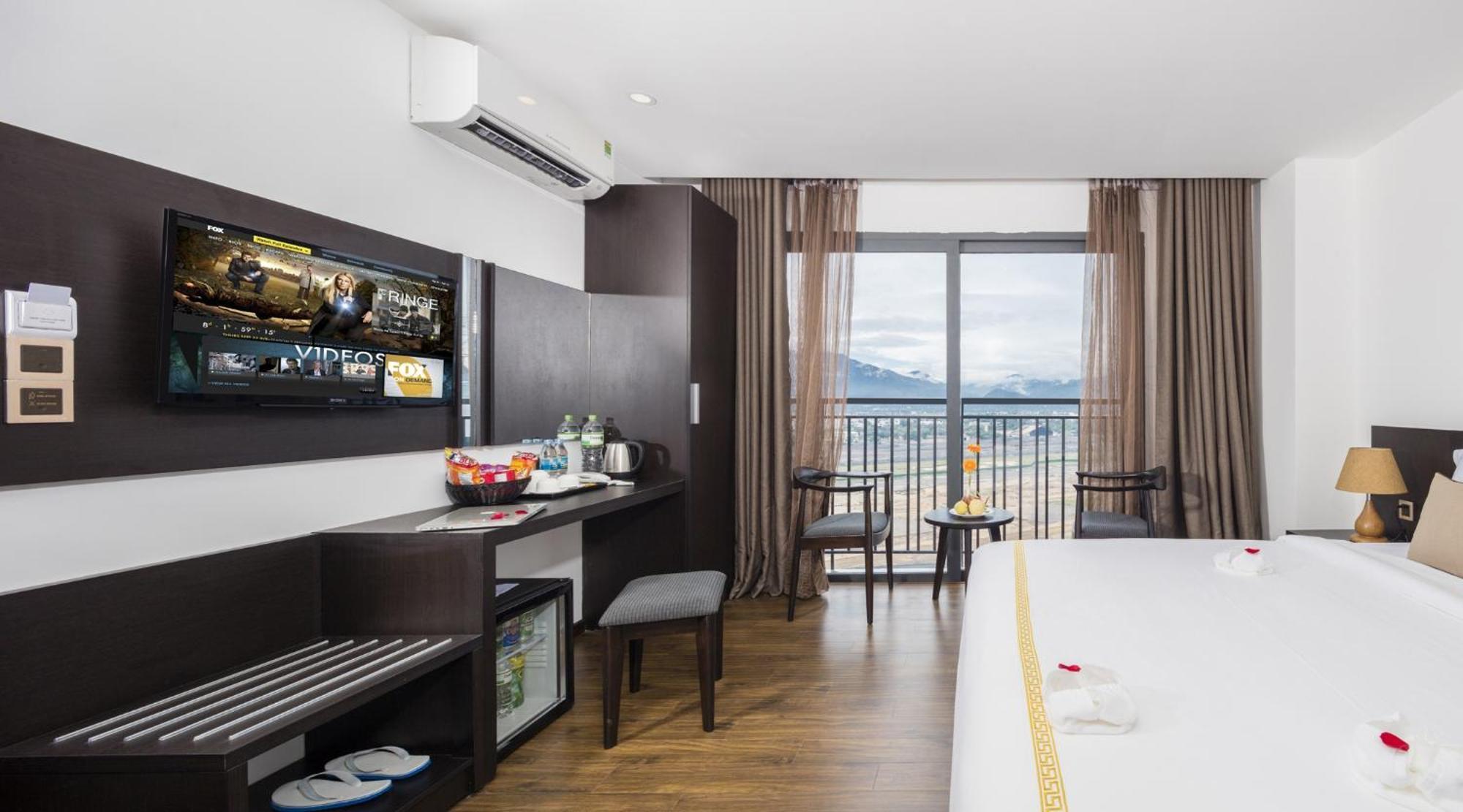 Khách sạn Meriton Nha Trang