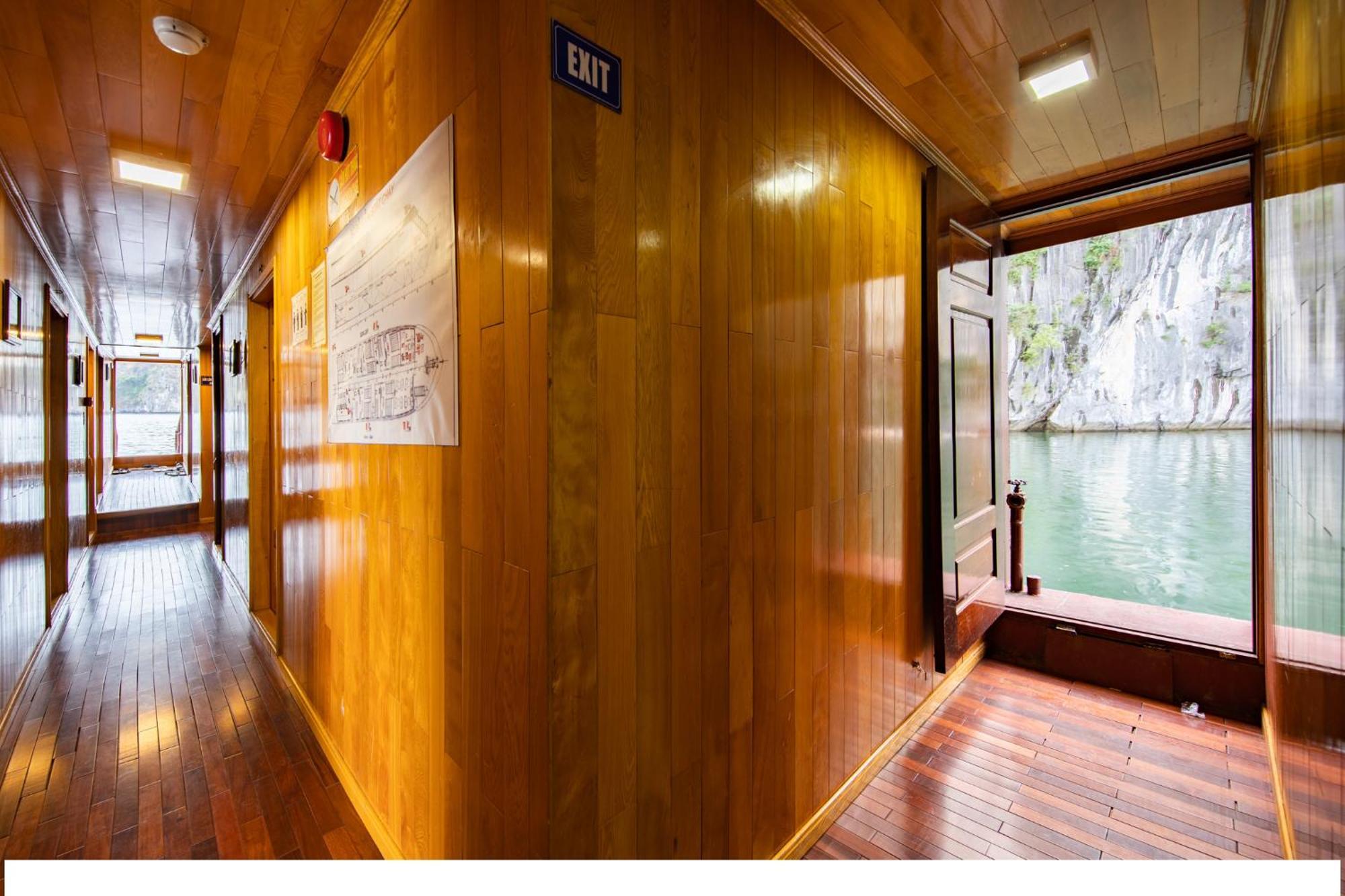 Cat Ba Cruise Dong Khe Sau