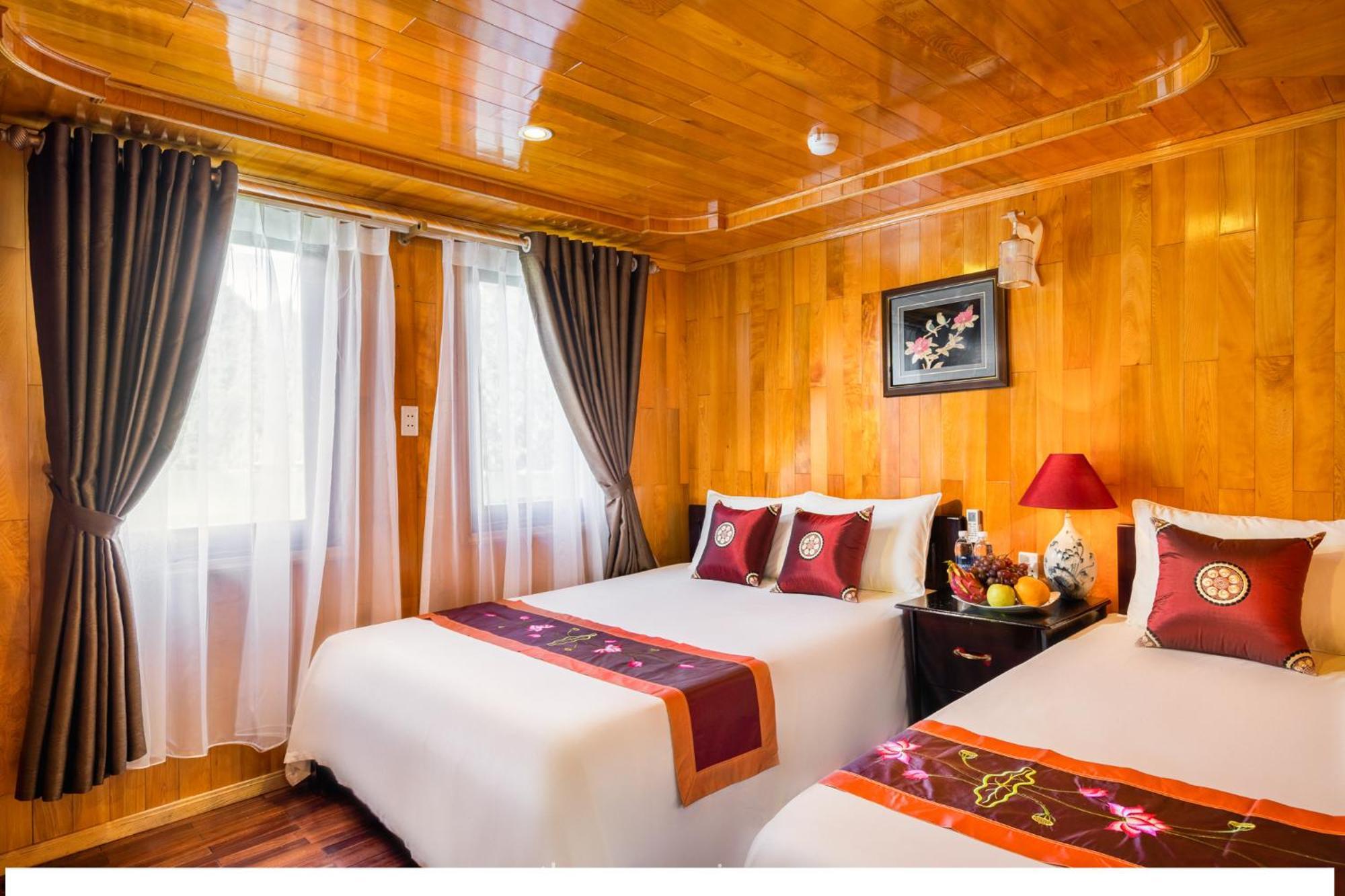 Cat Ba Cruise