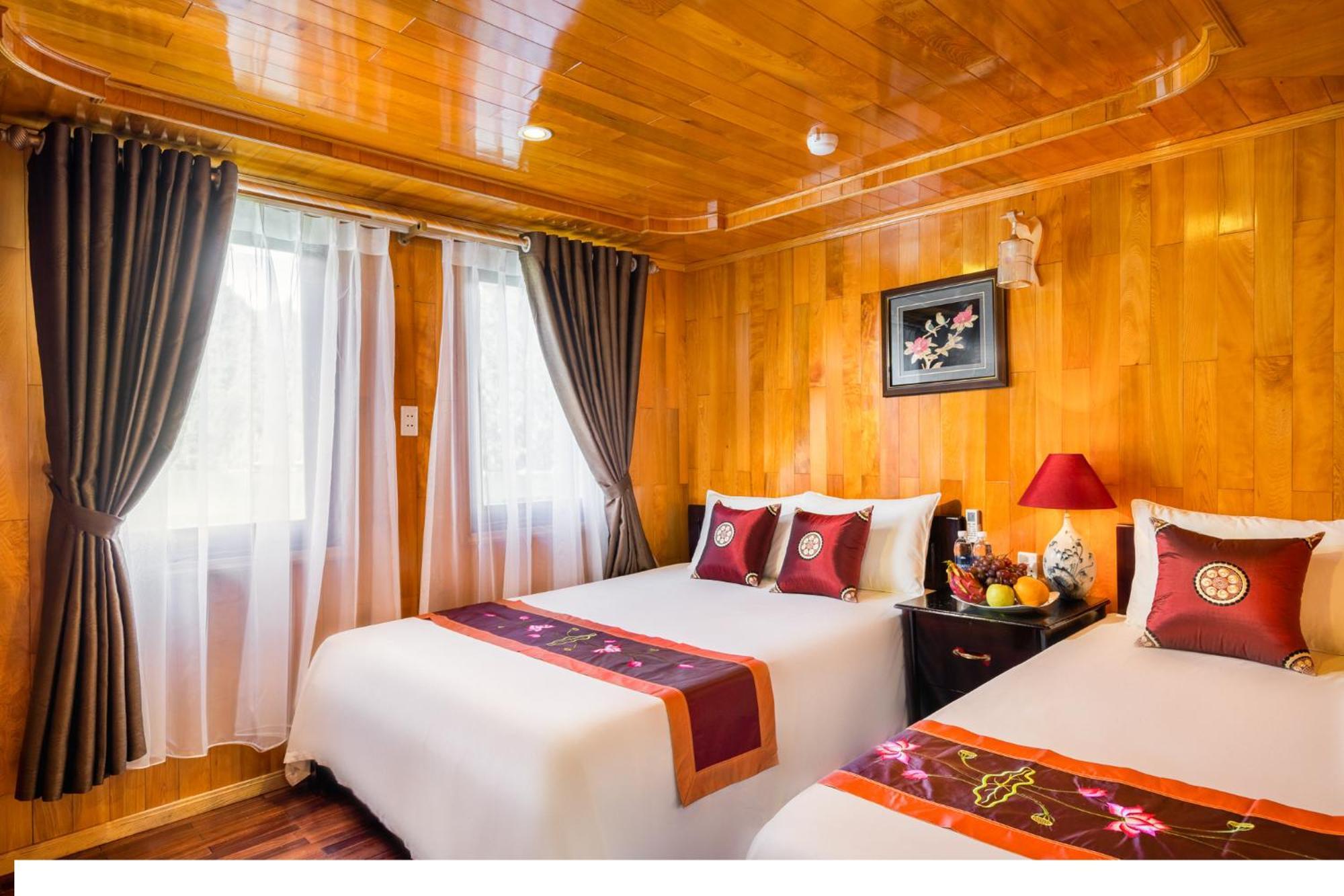 Cat Ba Cruise Botel *
