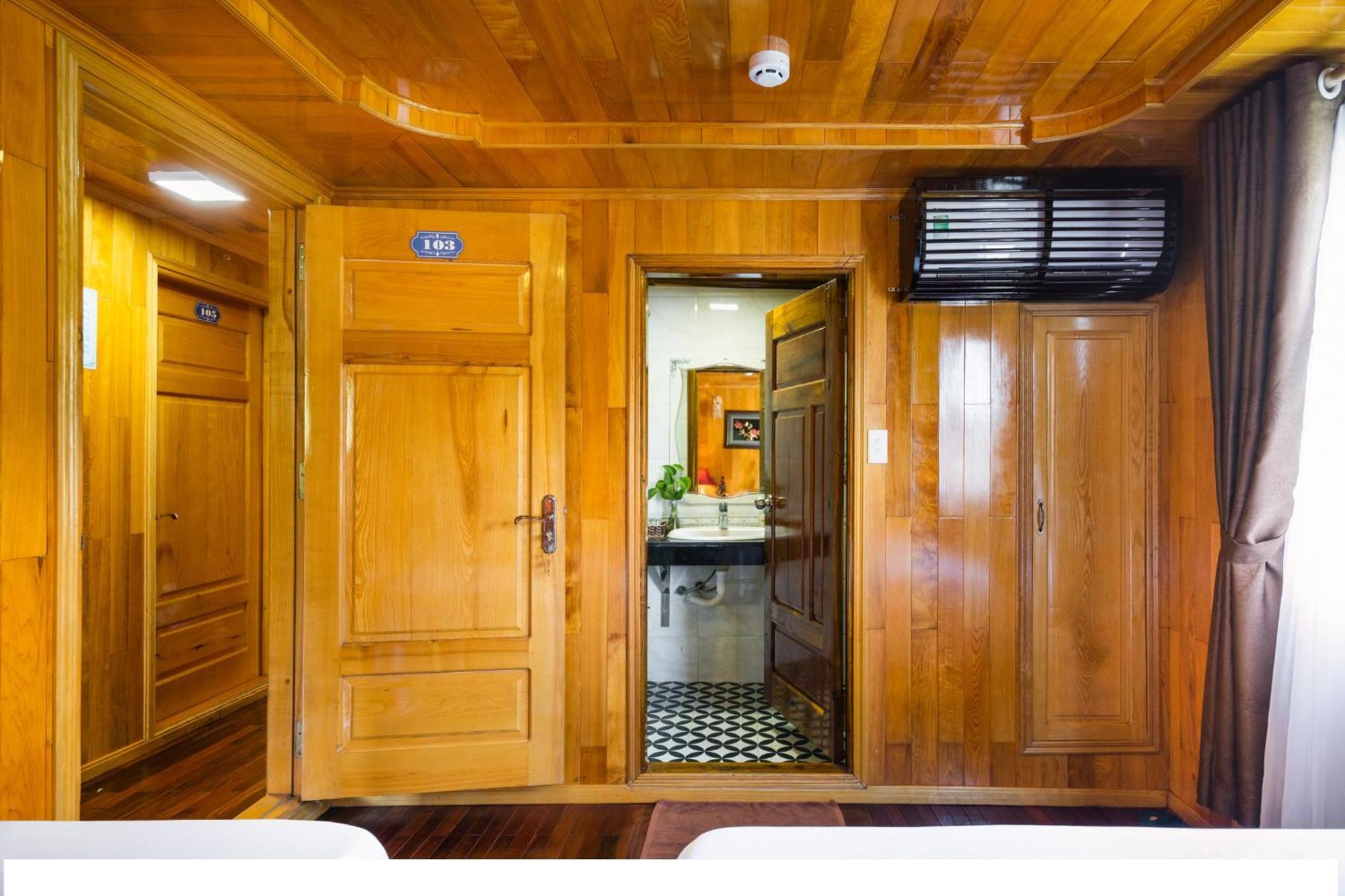 Cat Ba Cruise Botel