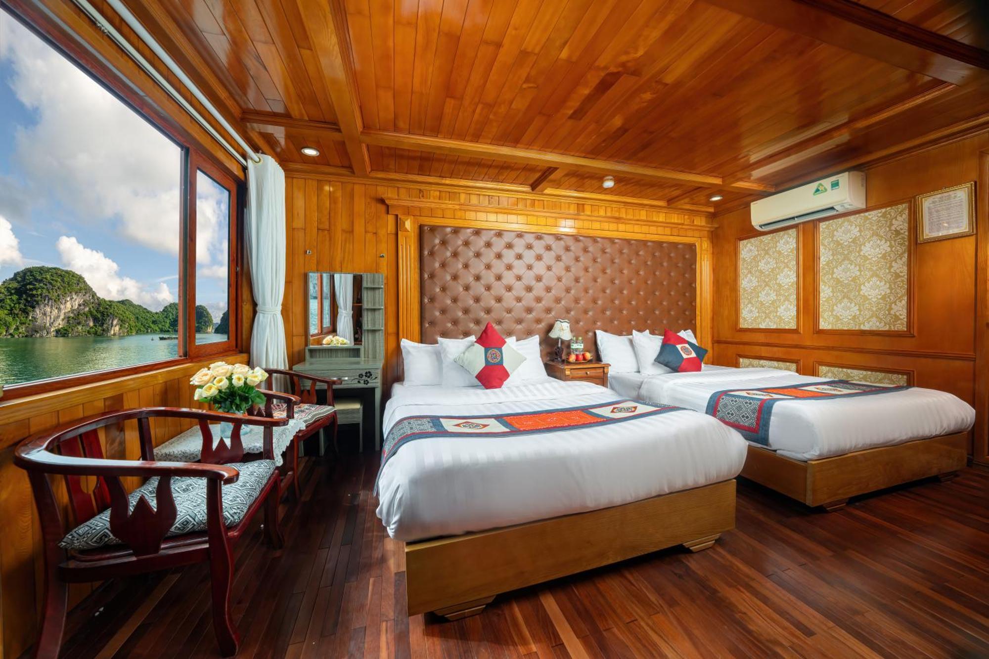 Botel Cat Ba Cruise *