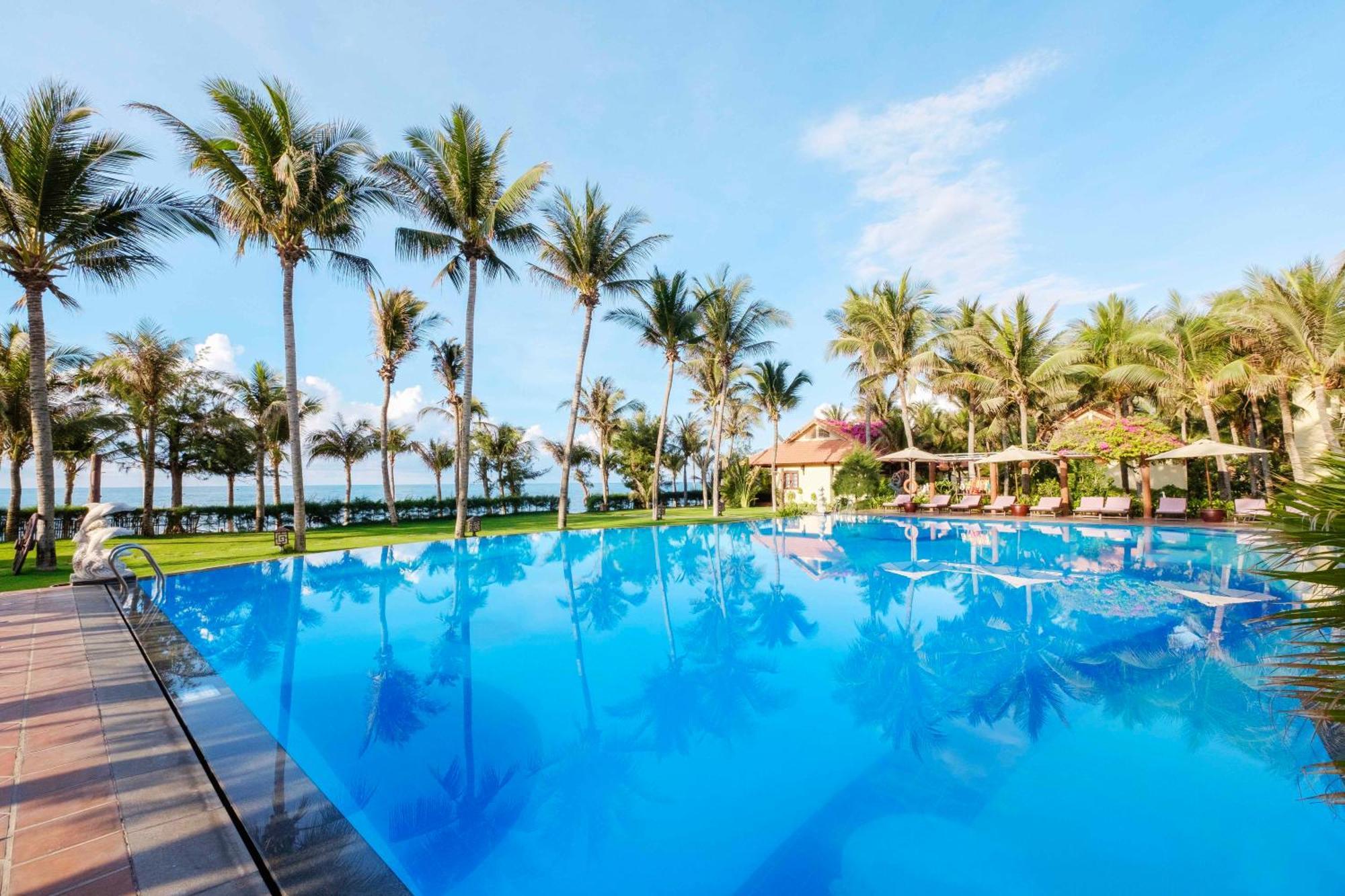 Sunny & Khu nghỉ mát 4*
