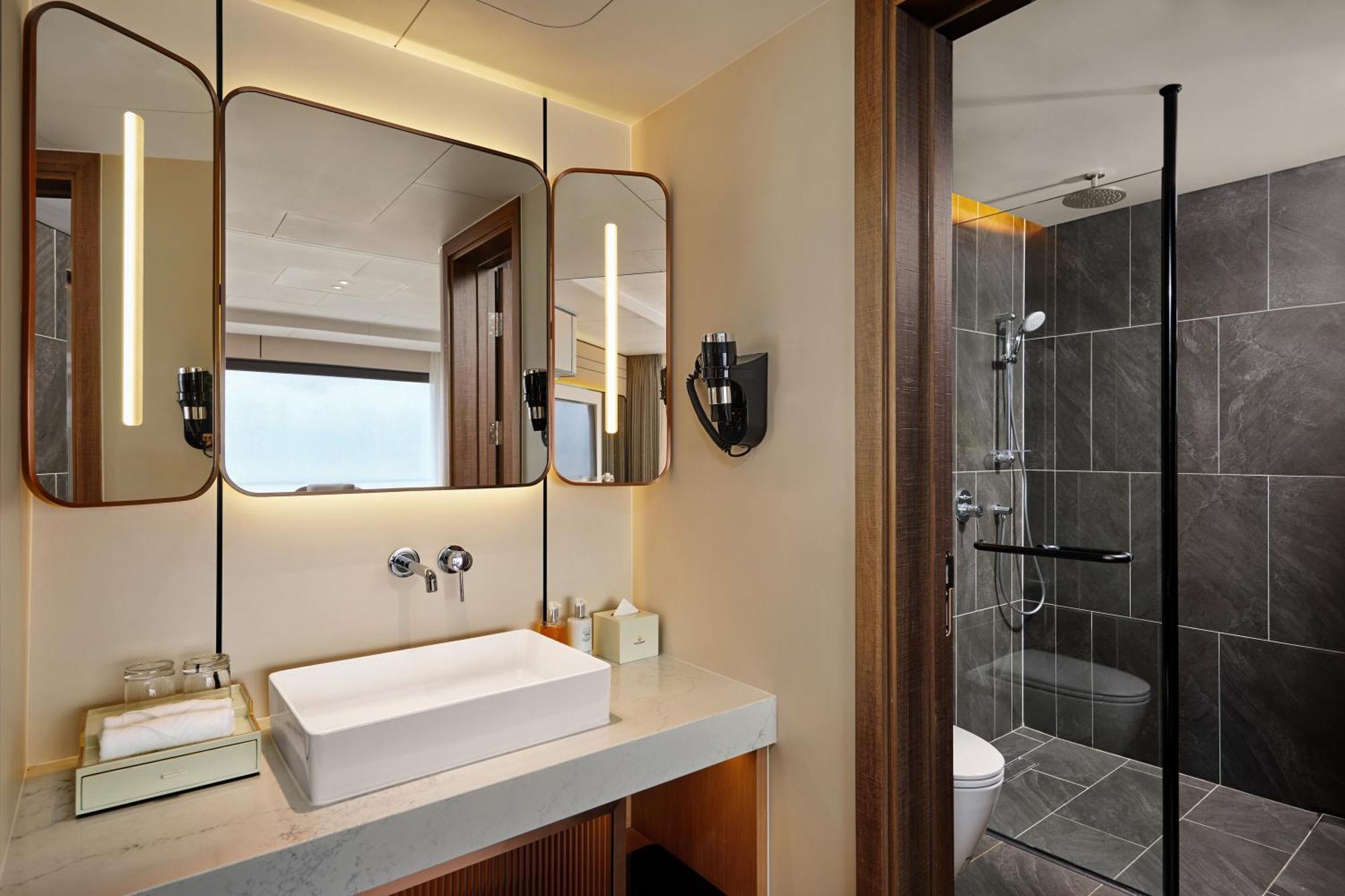 Essence Grand Halong Bay Cruise 