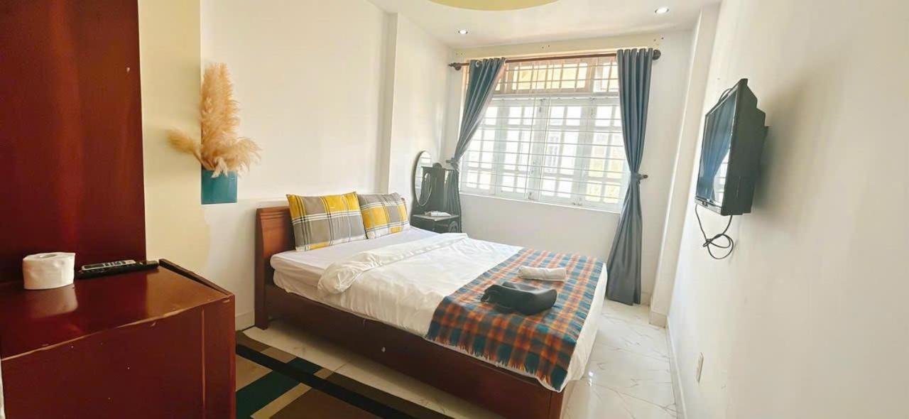 Romance Hotel *